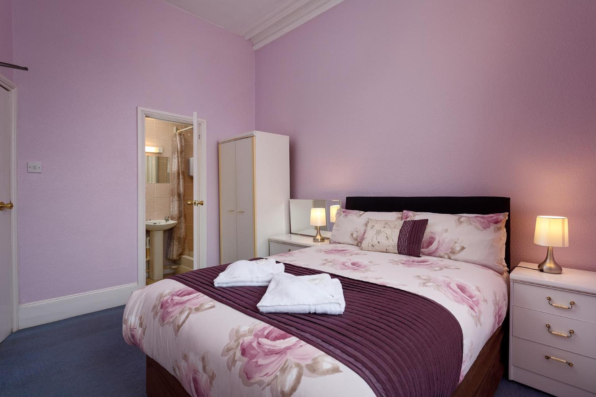 Double Room Private Bathroom