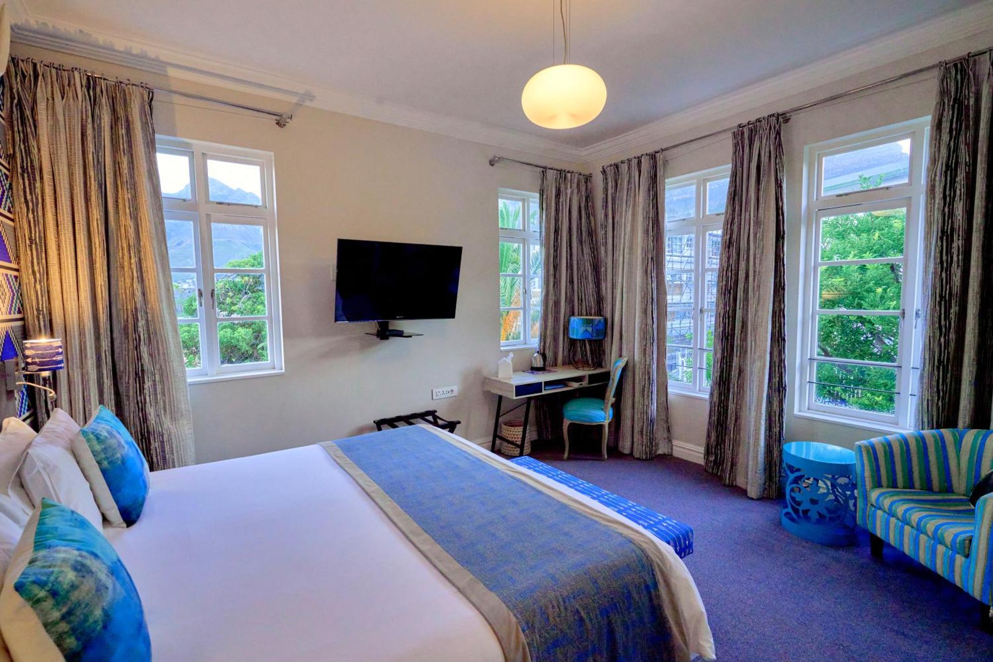 Double or Twin Room Table Mountain View