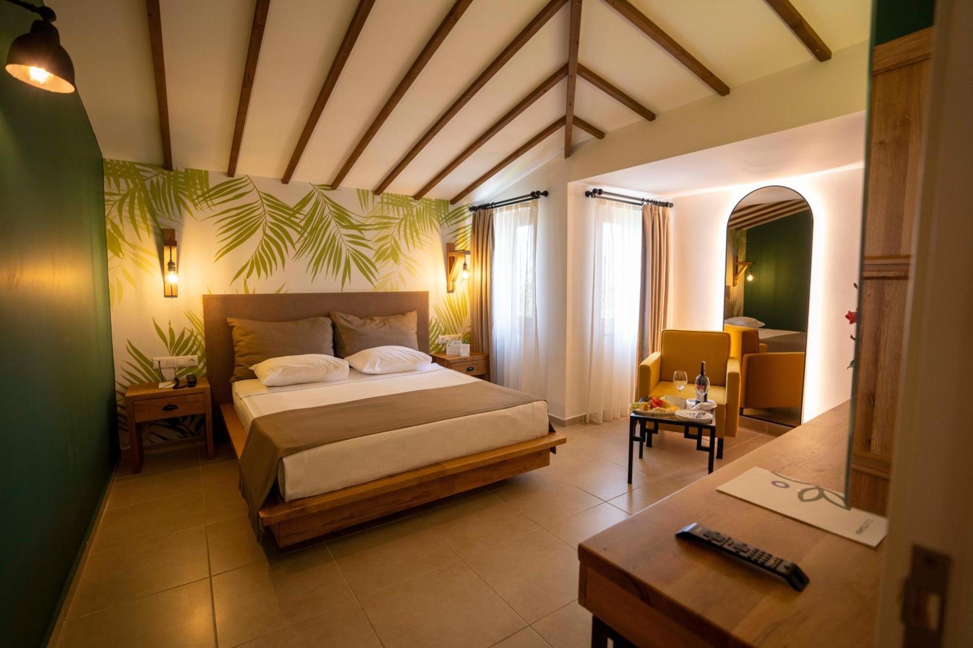 Deluxe Family Room