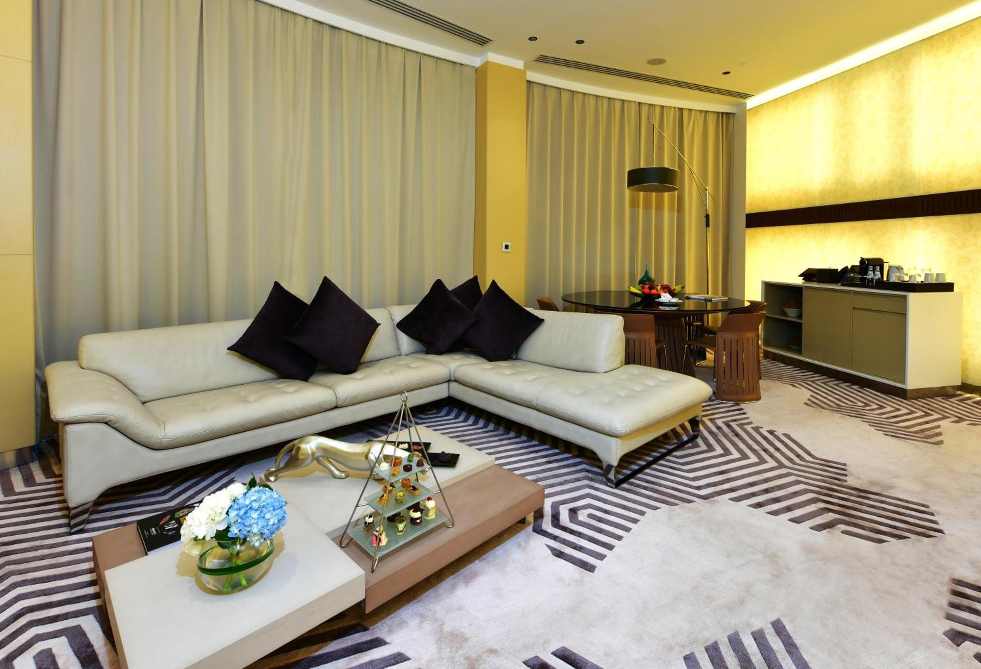 Executive Suite access to Executive Lounge 51