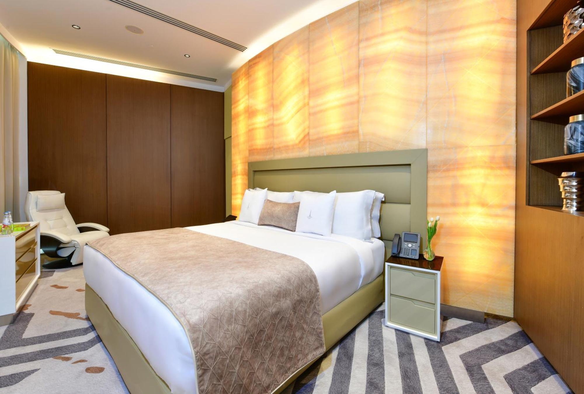 Executive Suite access to Executive Lounge 51