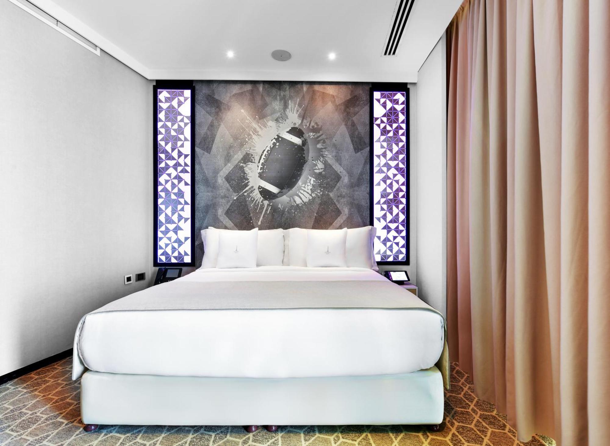 Junior Suite access to Executive Lounge 51