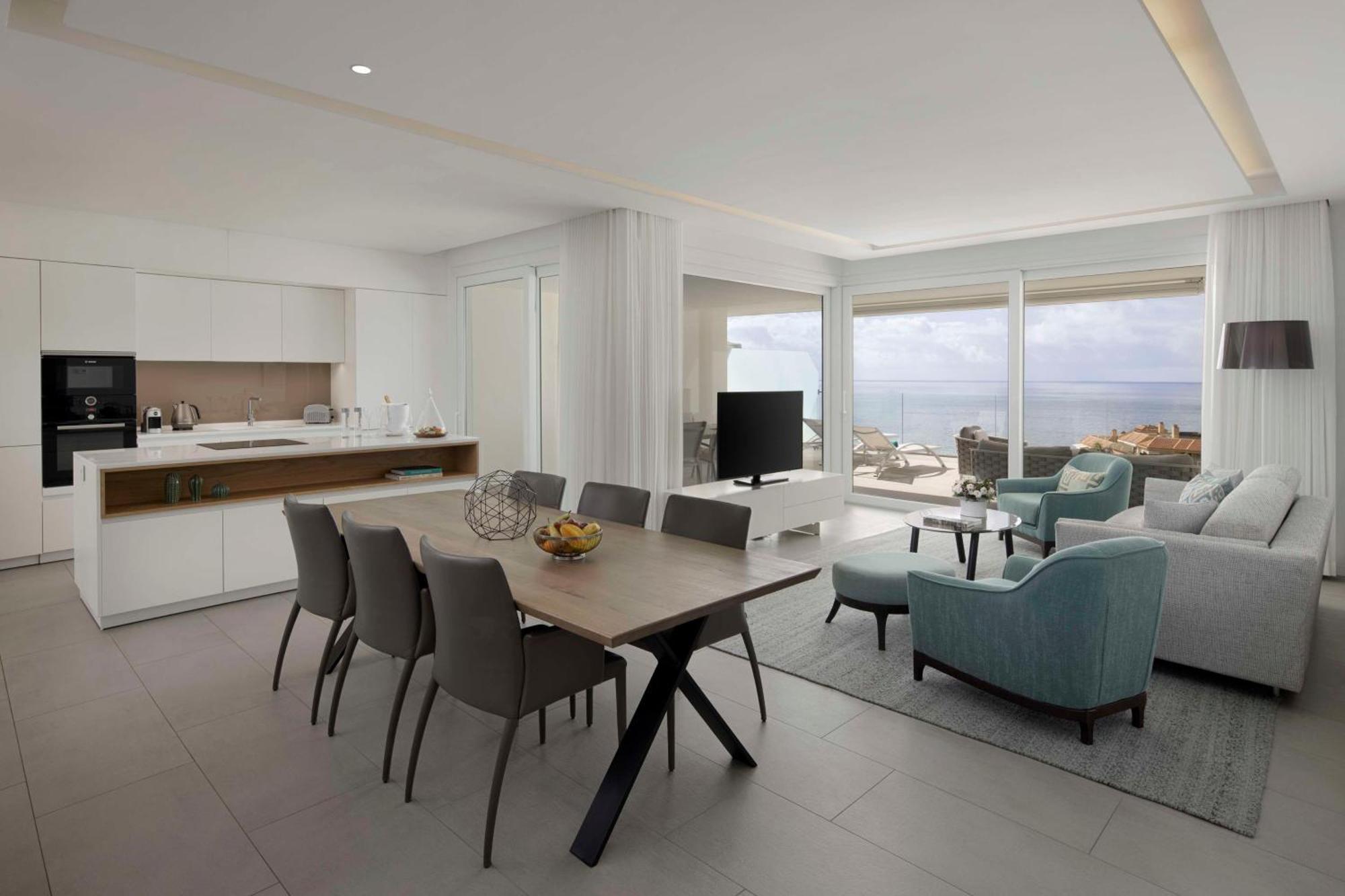 Deluxe Two-Bedroom Suite,1499395771:JPEG