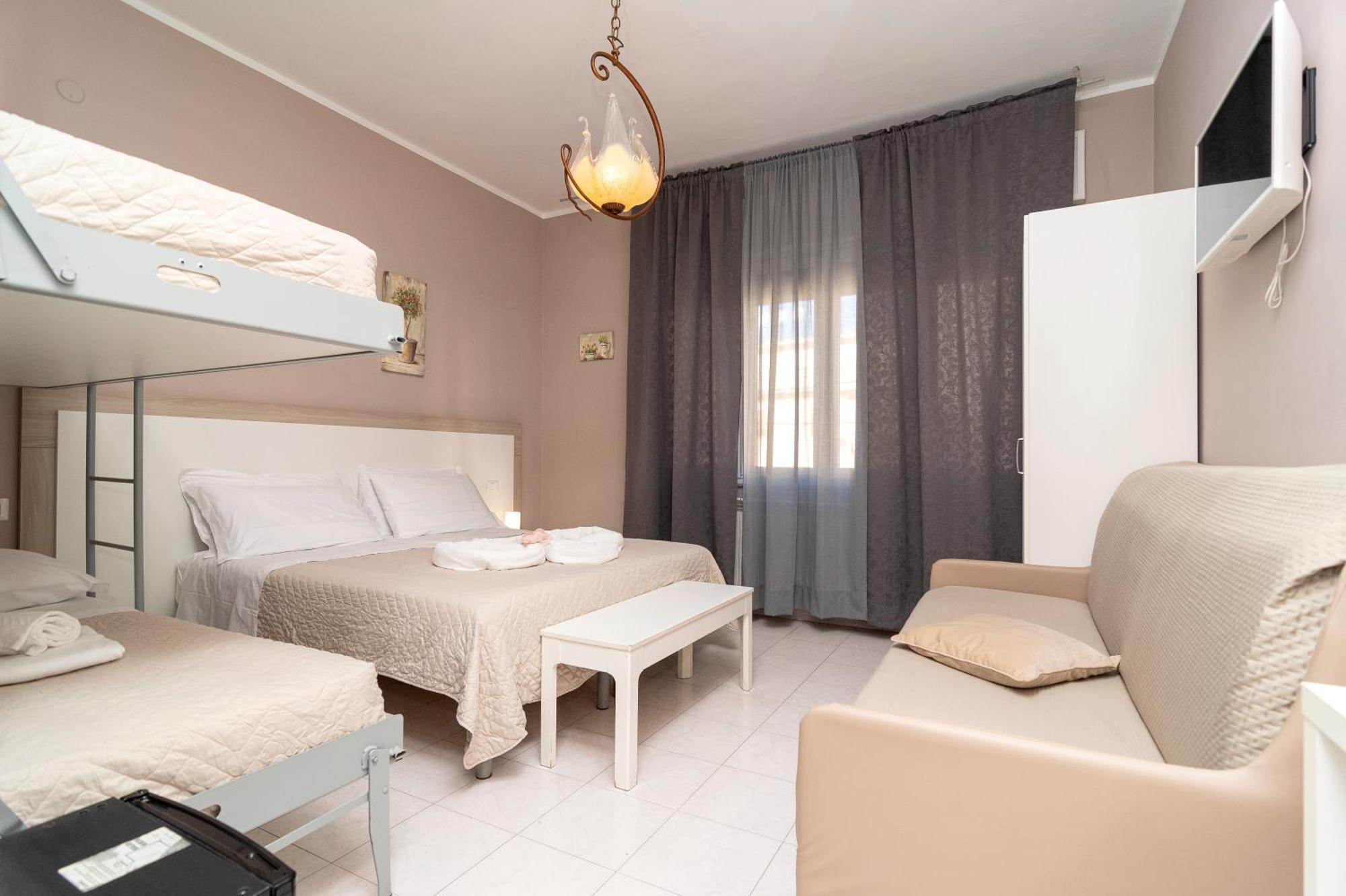 Quadruple Room Private Bathroom