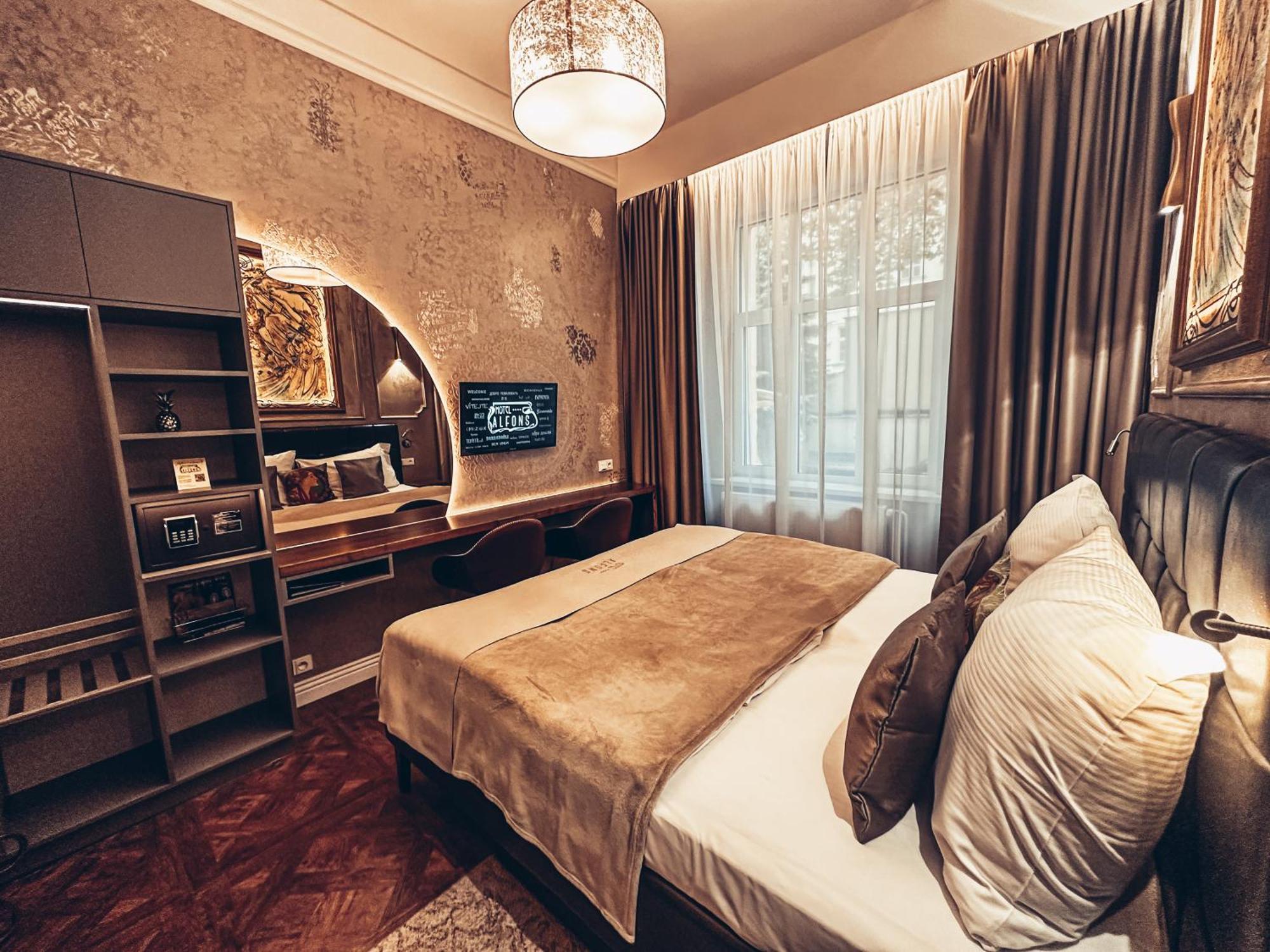 Deluxe King Room