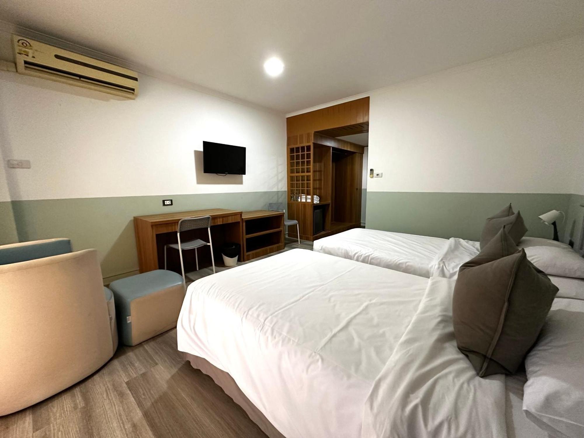 Deluxe Twin Room