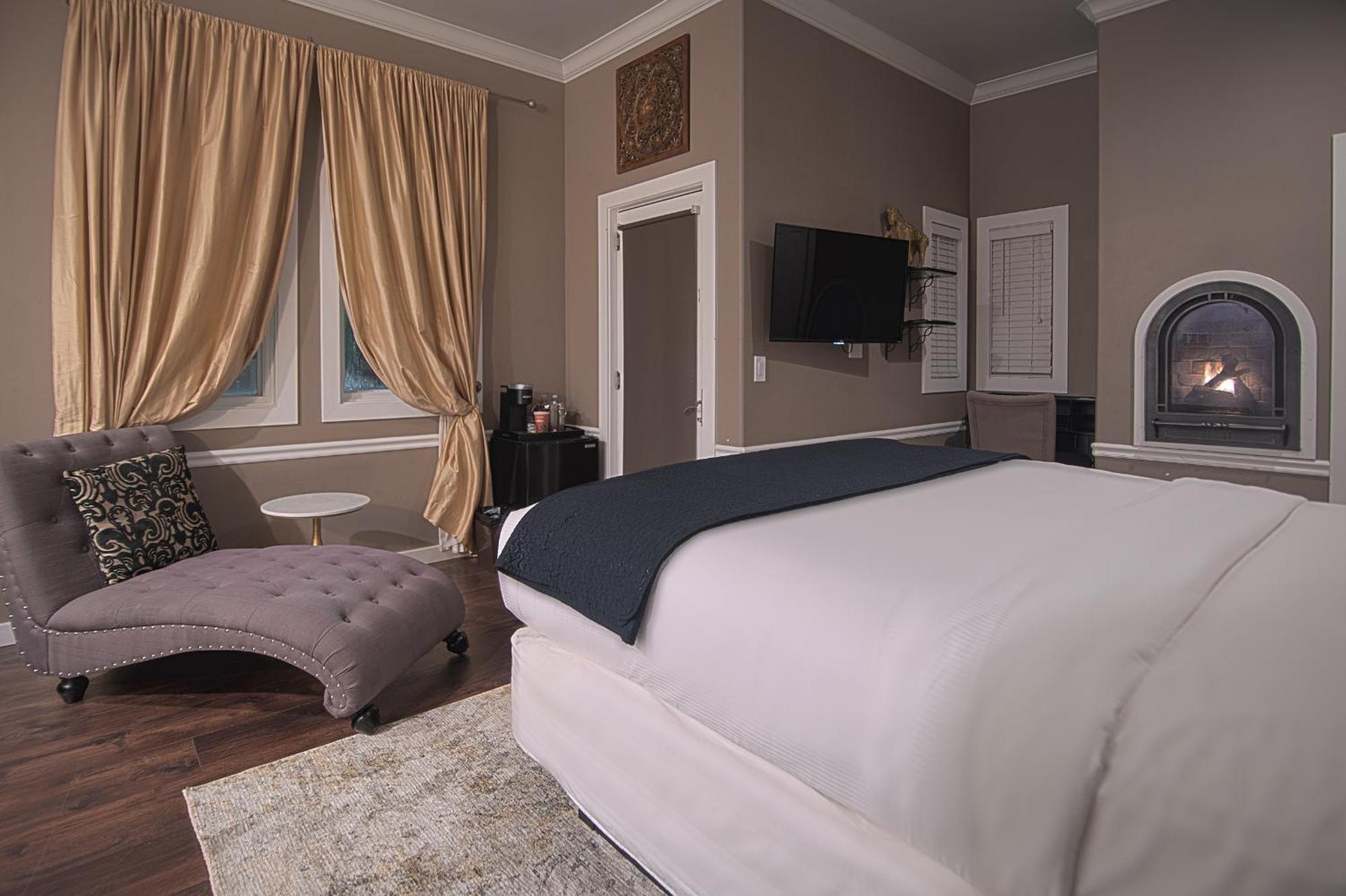 Indulge Couples Spa Room Balcony
