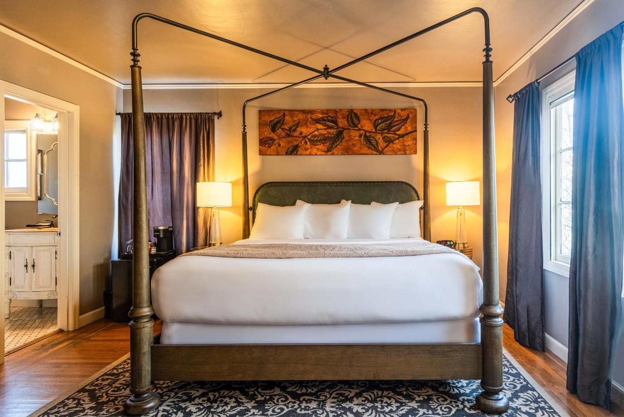 Reflection Mansion Deluxe Room