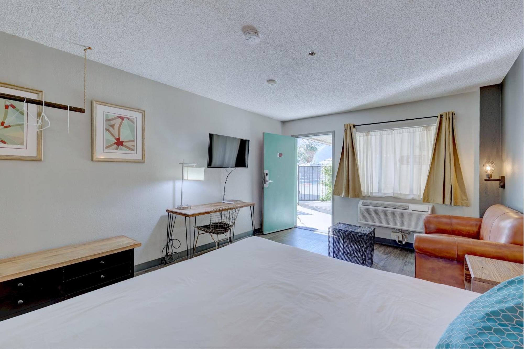 King Room Pool View
