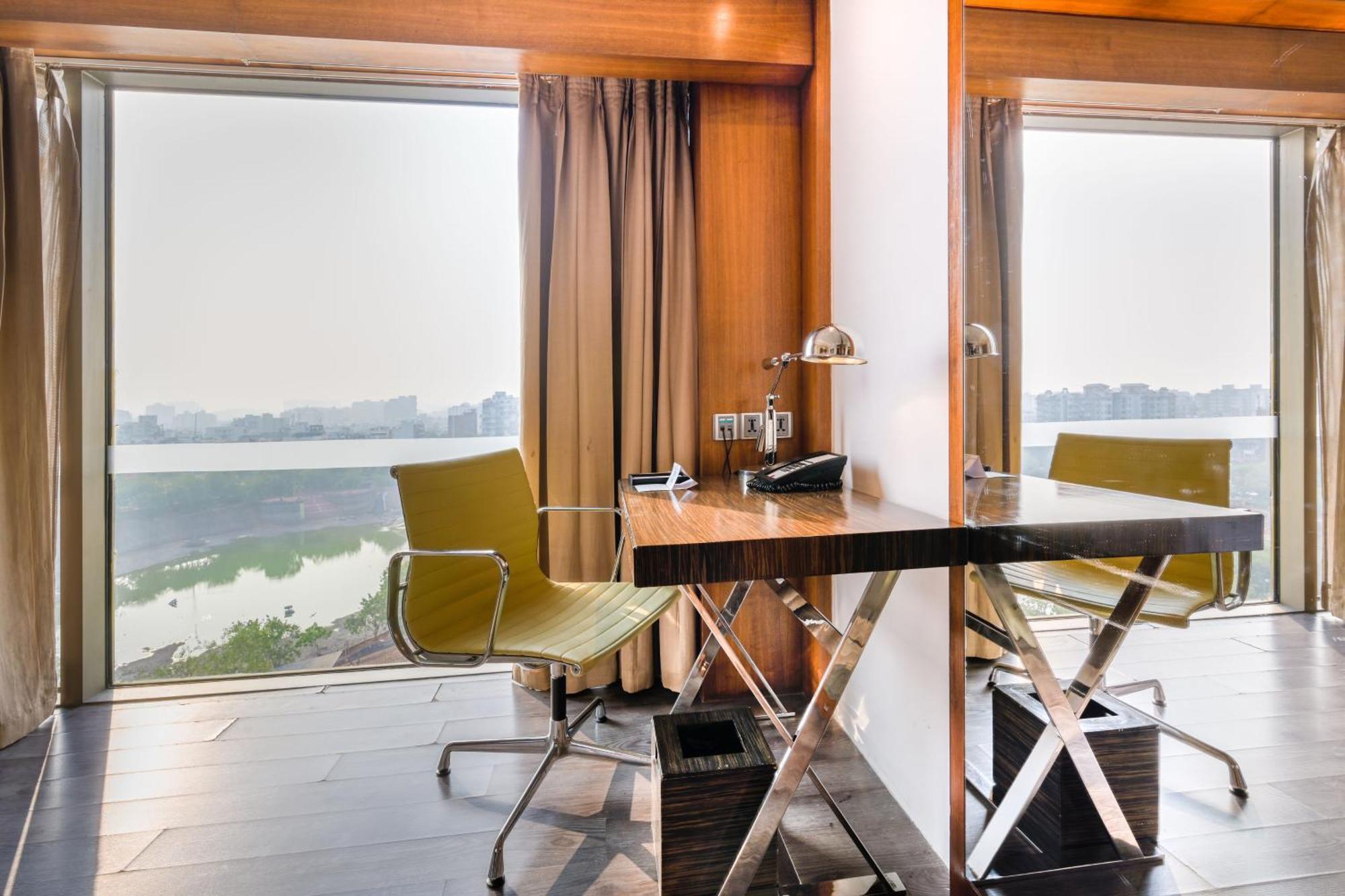 King Room - 20% discount on Food & Beverage, Spa and Laundry