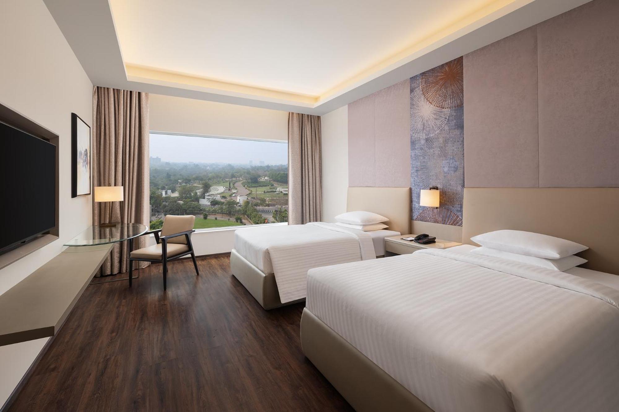 Guest room 2 Twin Beds City View