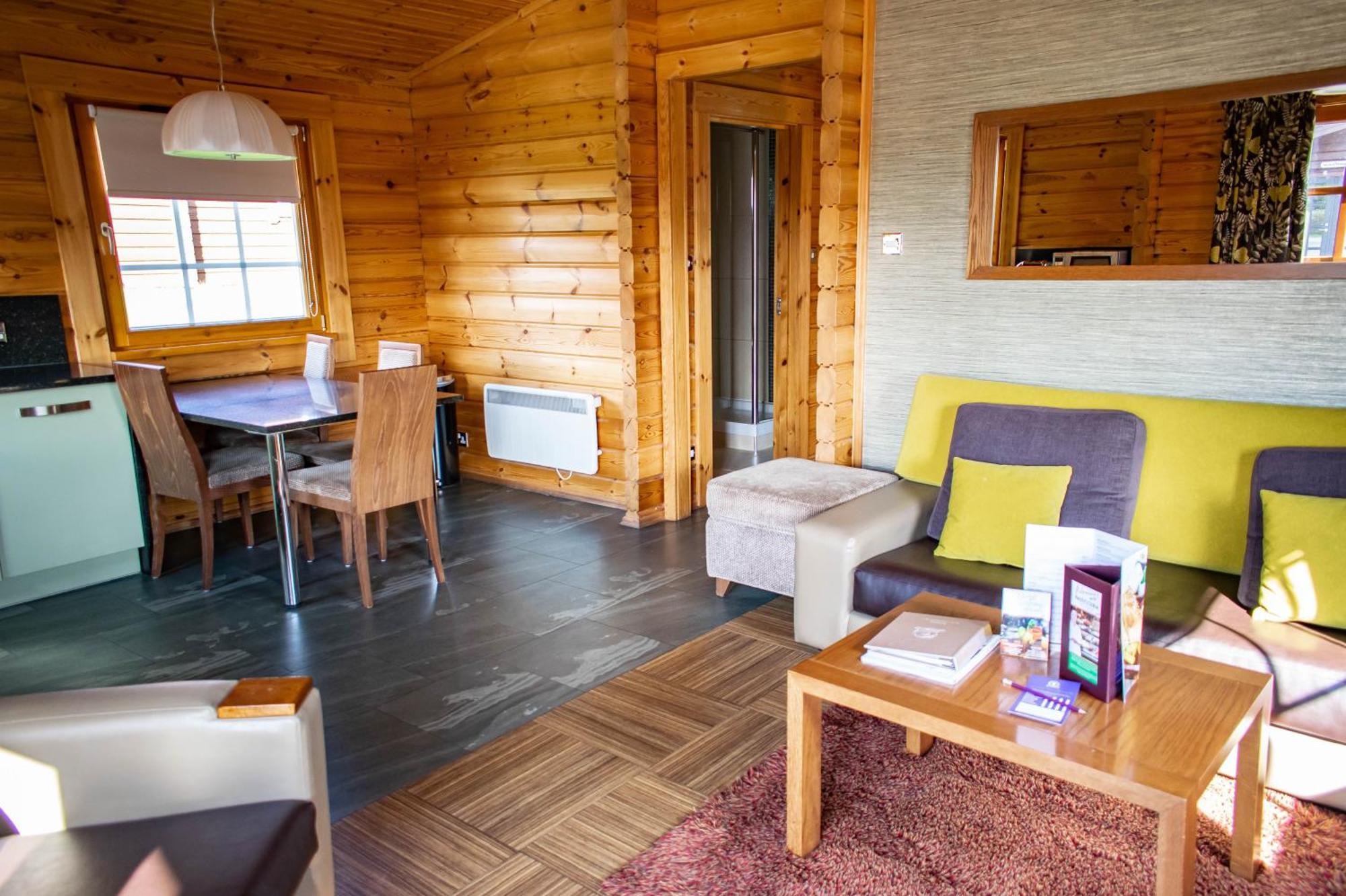 Three-Bedroom Lodge Private Hot Tub