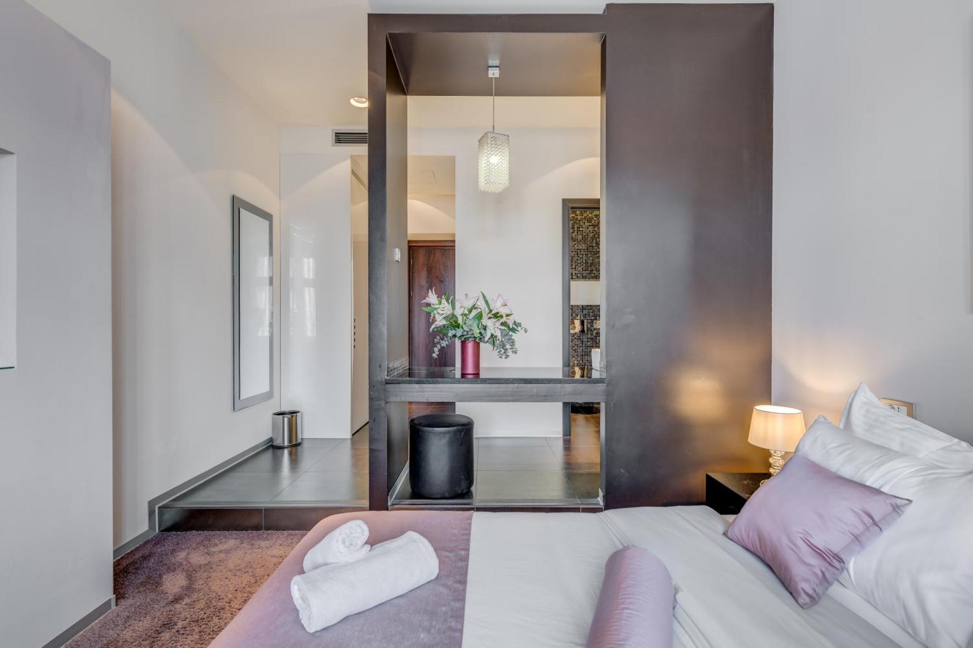 Deluxe Double Room City View