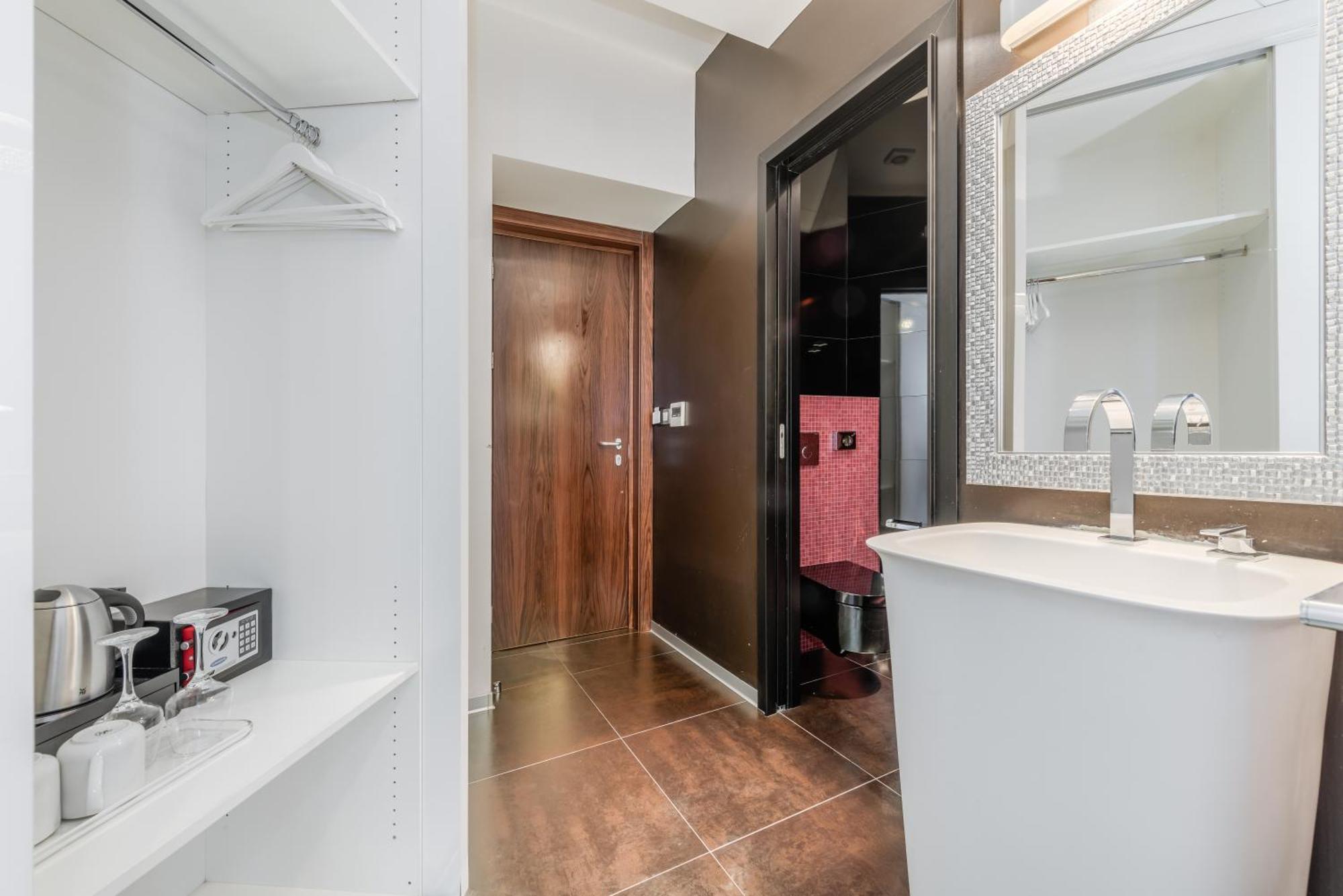 Deluxe Double Room Extra Bed City View