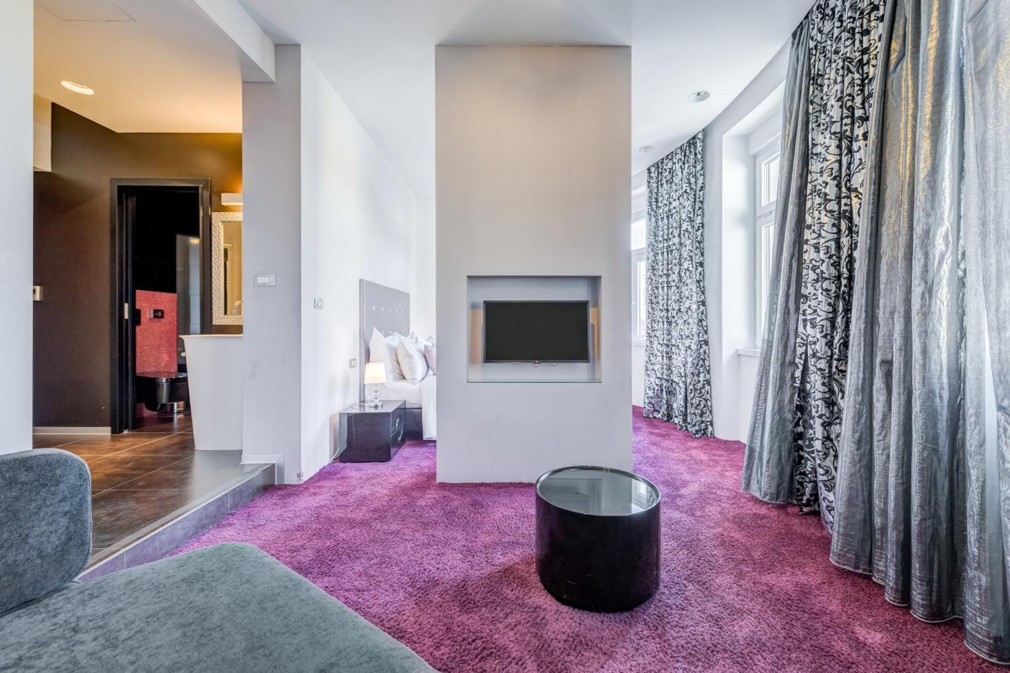 Deluxe Double Room Extra Bed City View