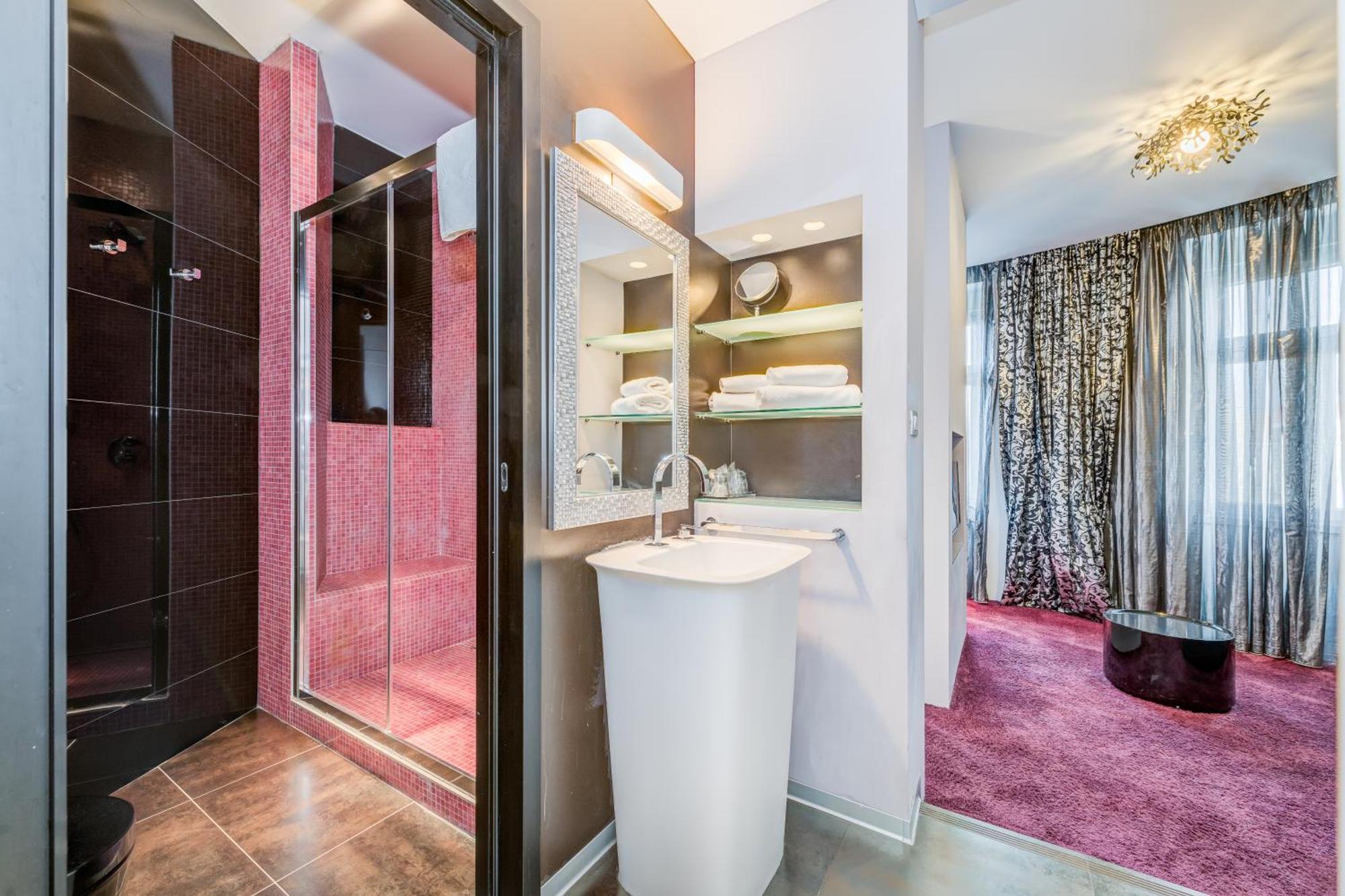 Deluxe Double Room Extra Bed City View