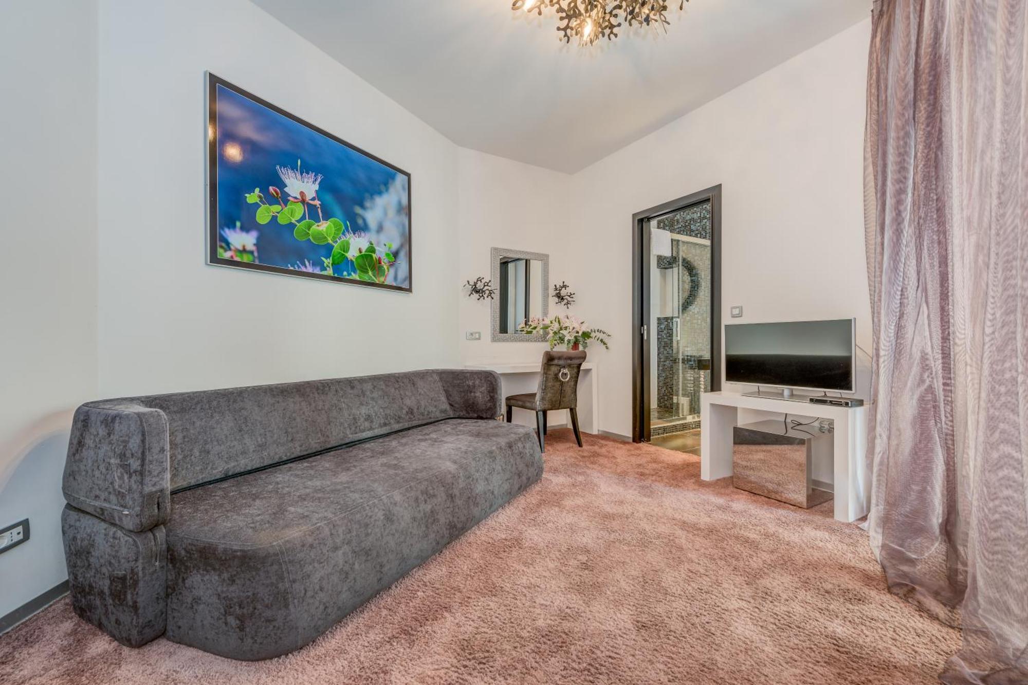Deluxe Double Room Jacuzzi City View