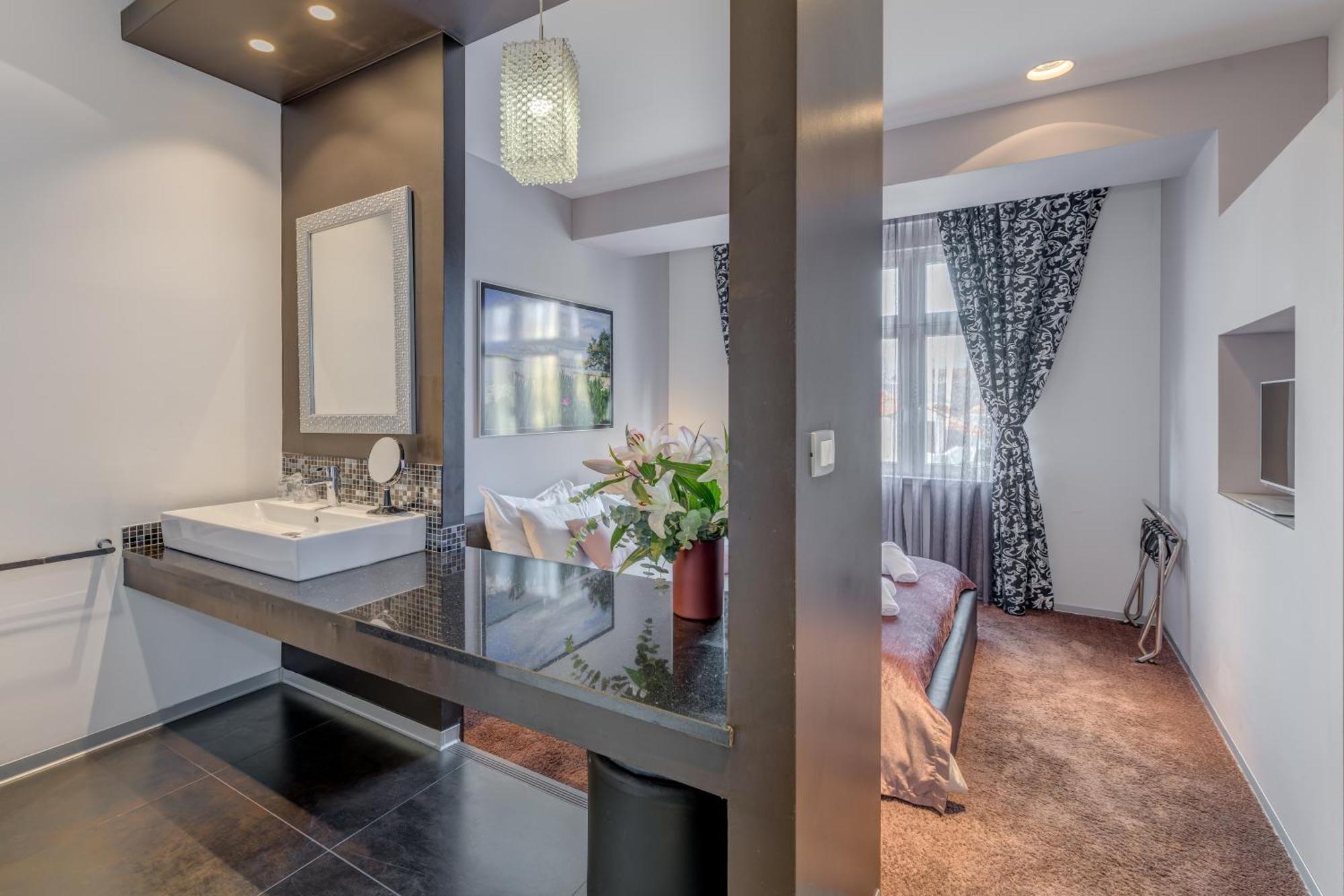Deluxe Double Room City View