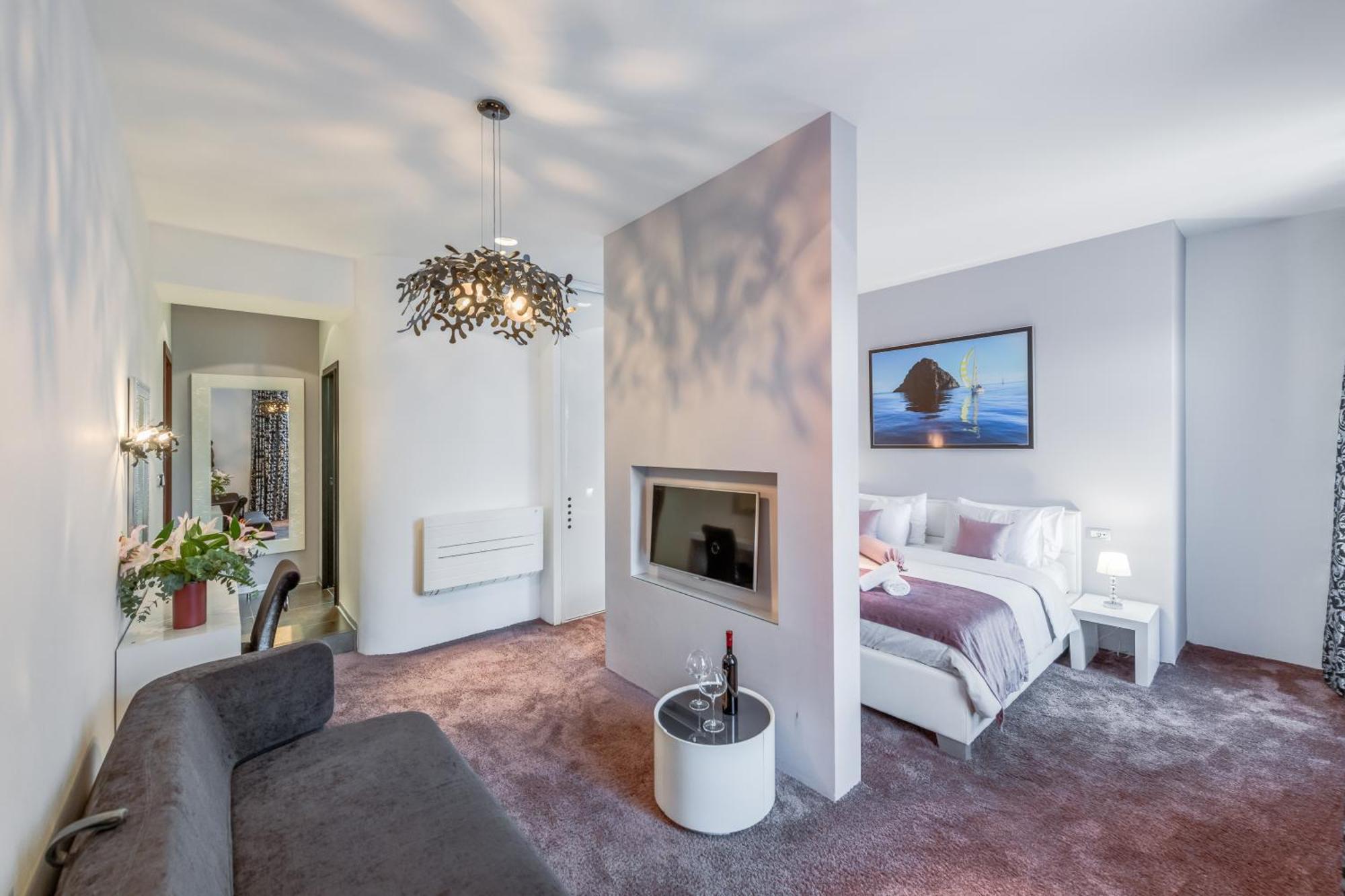 Deluxe Double Room Extra Bed City View