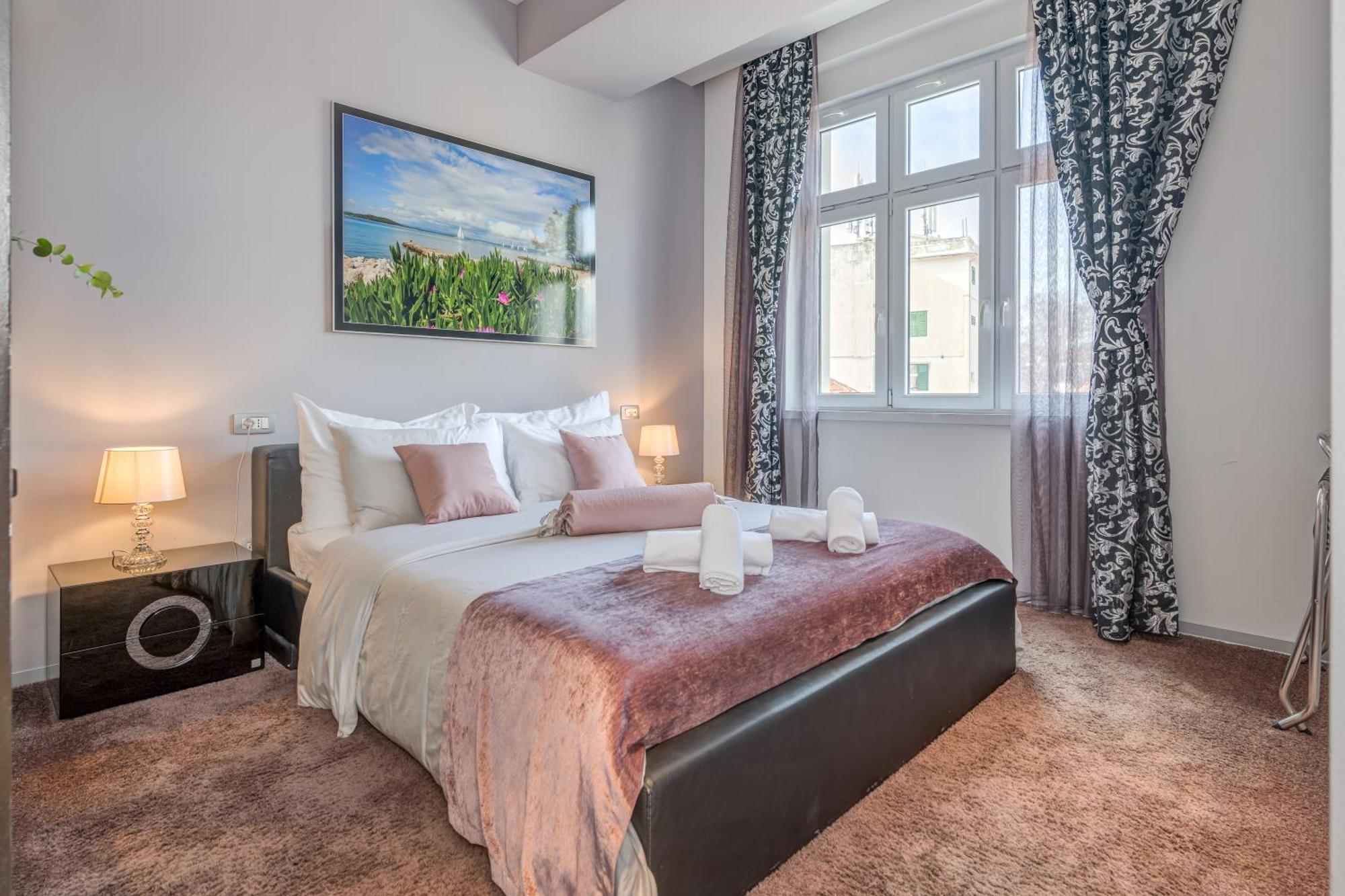 Deluxe Double Room City View