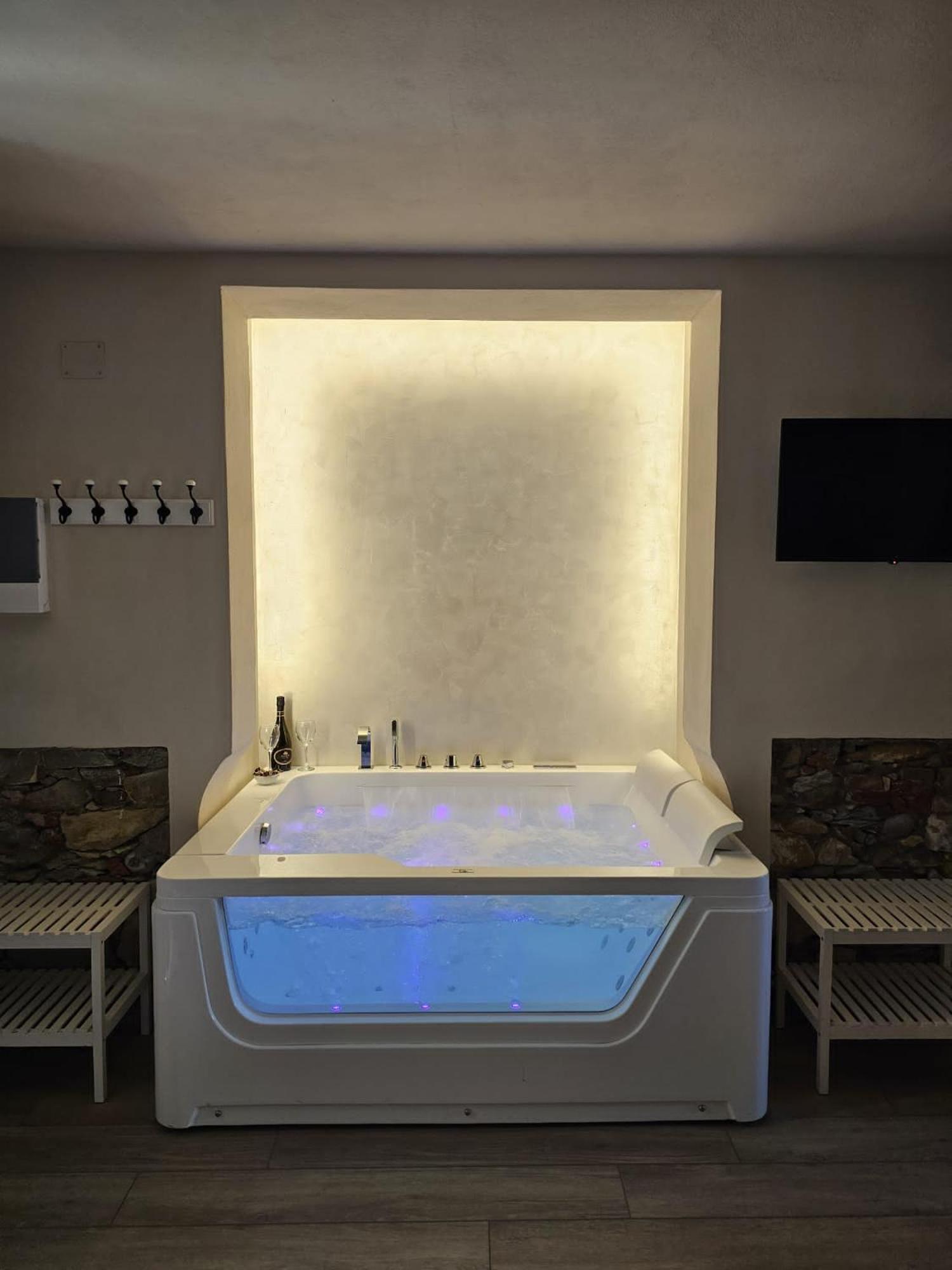 King Suite Spa Bath
