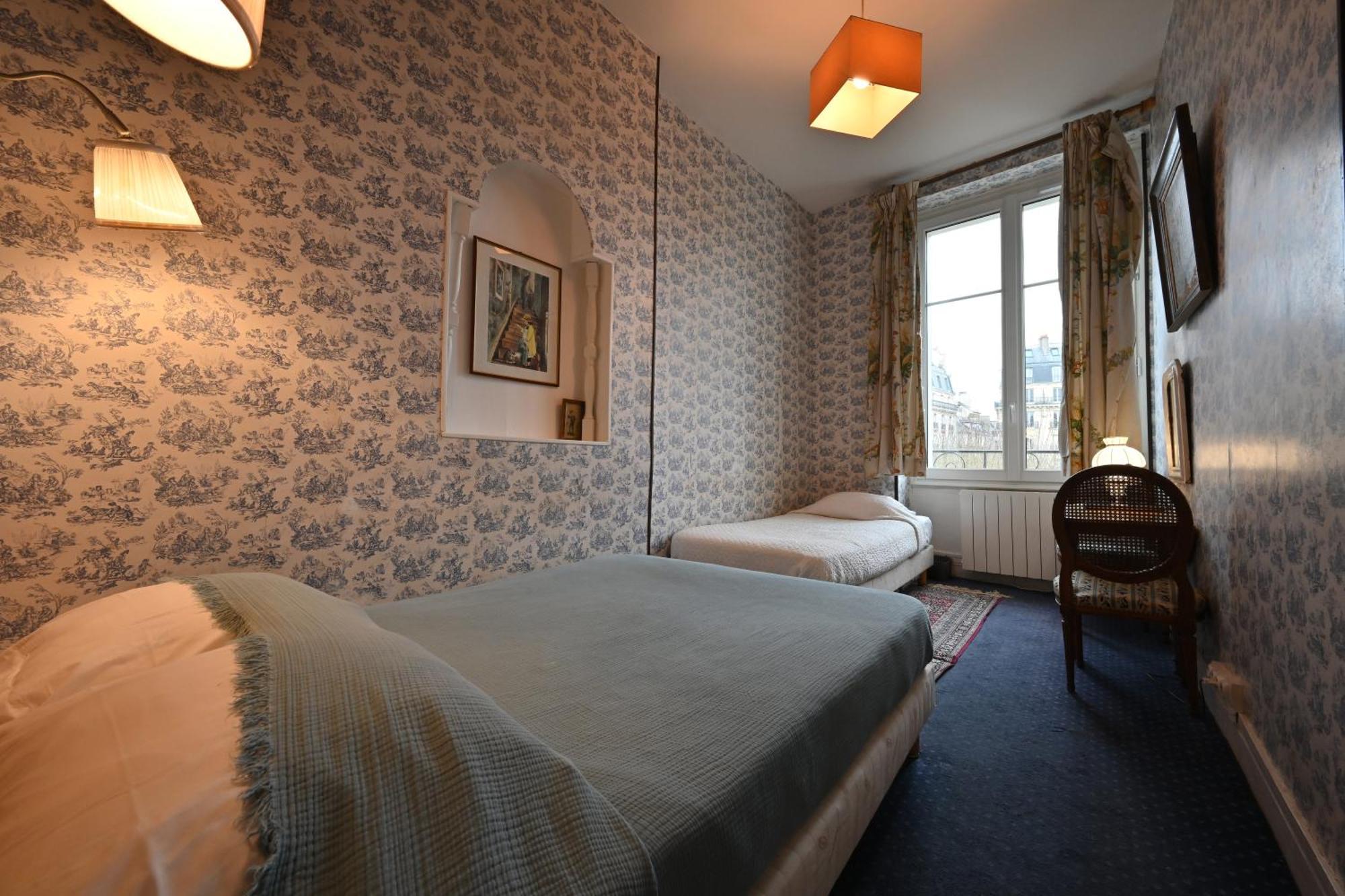 Superior Double Room view on Notre-Dame