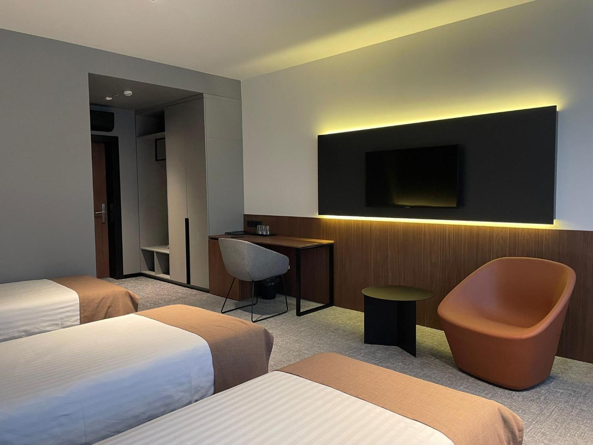Large Triple Room