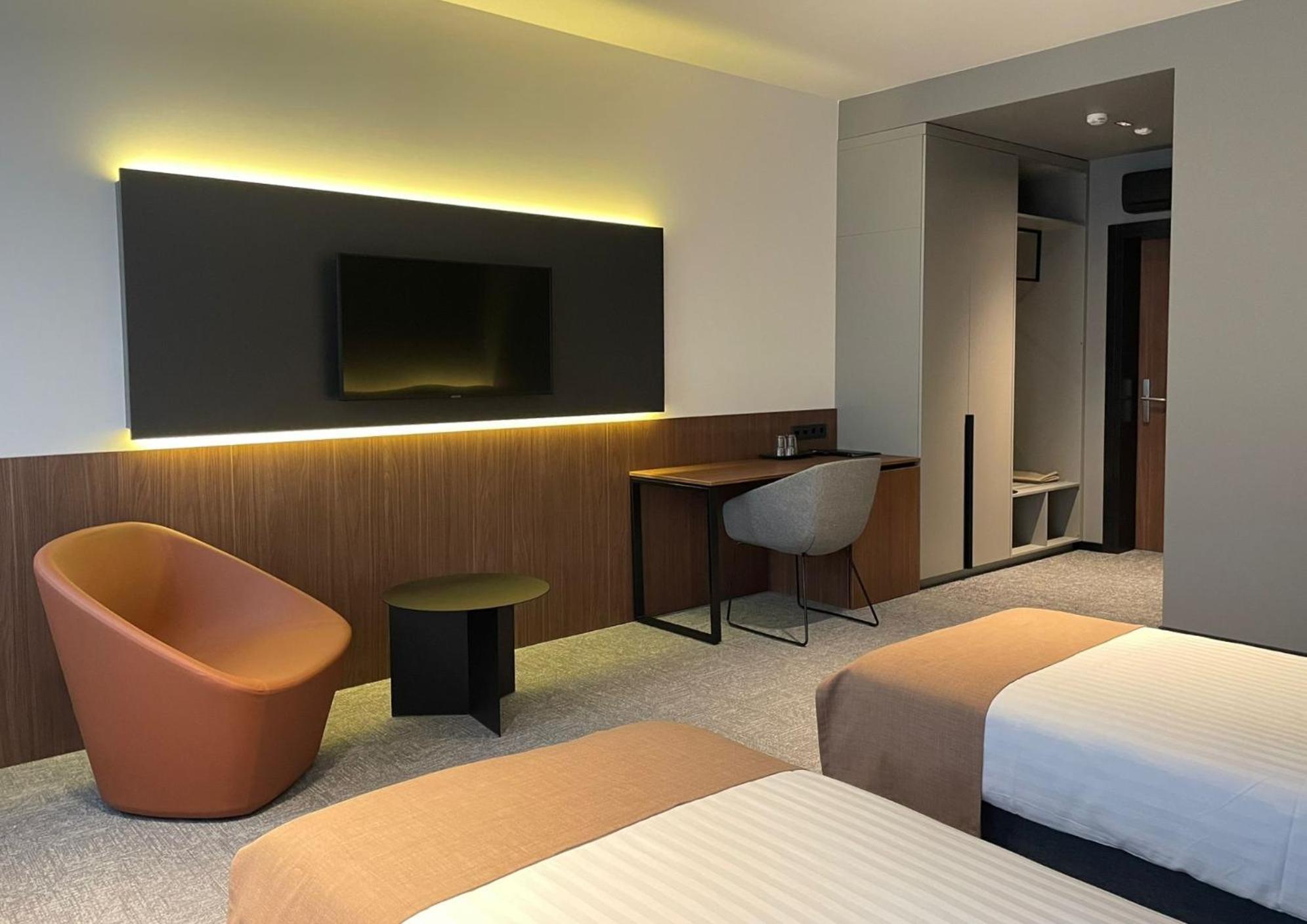 Large Twin Room