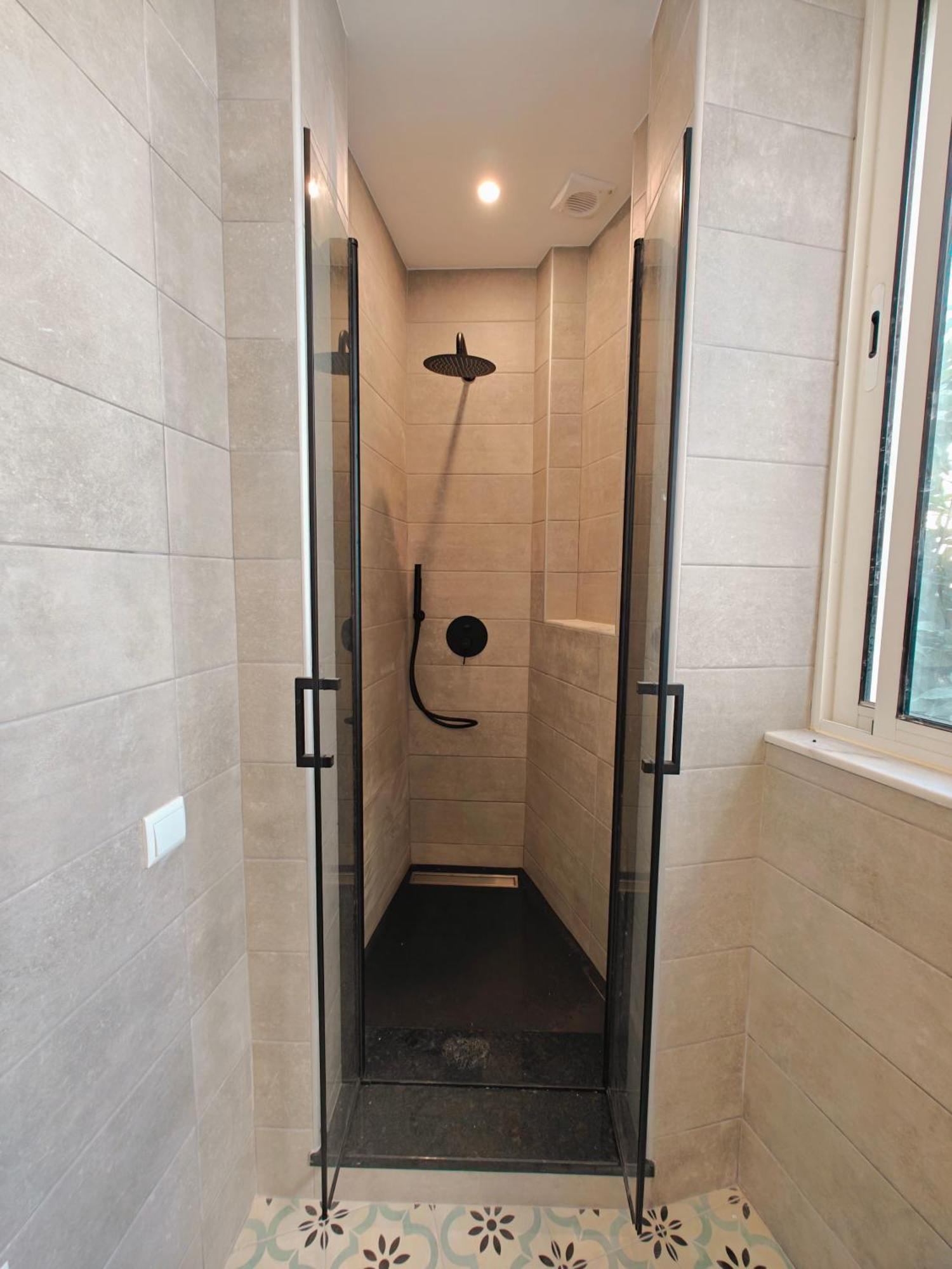 Twin Room Private Bathroom