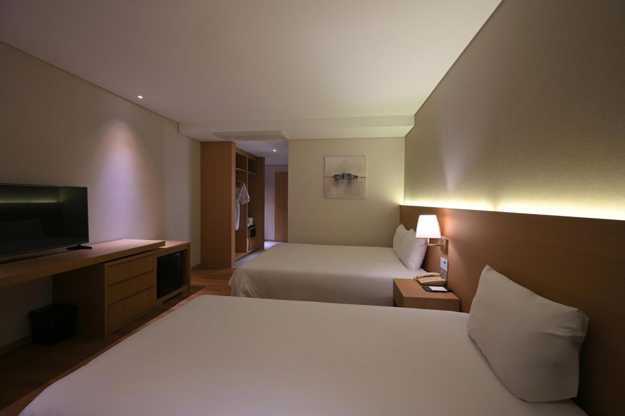 Super Deluxe Twin Room
