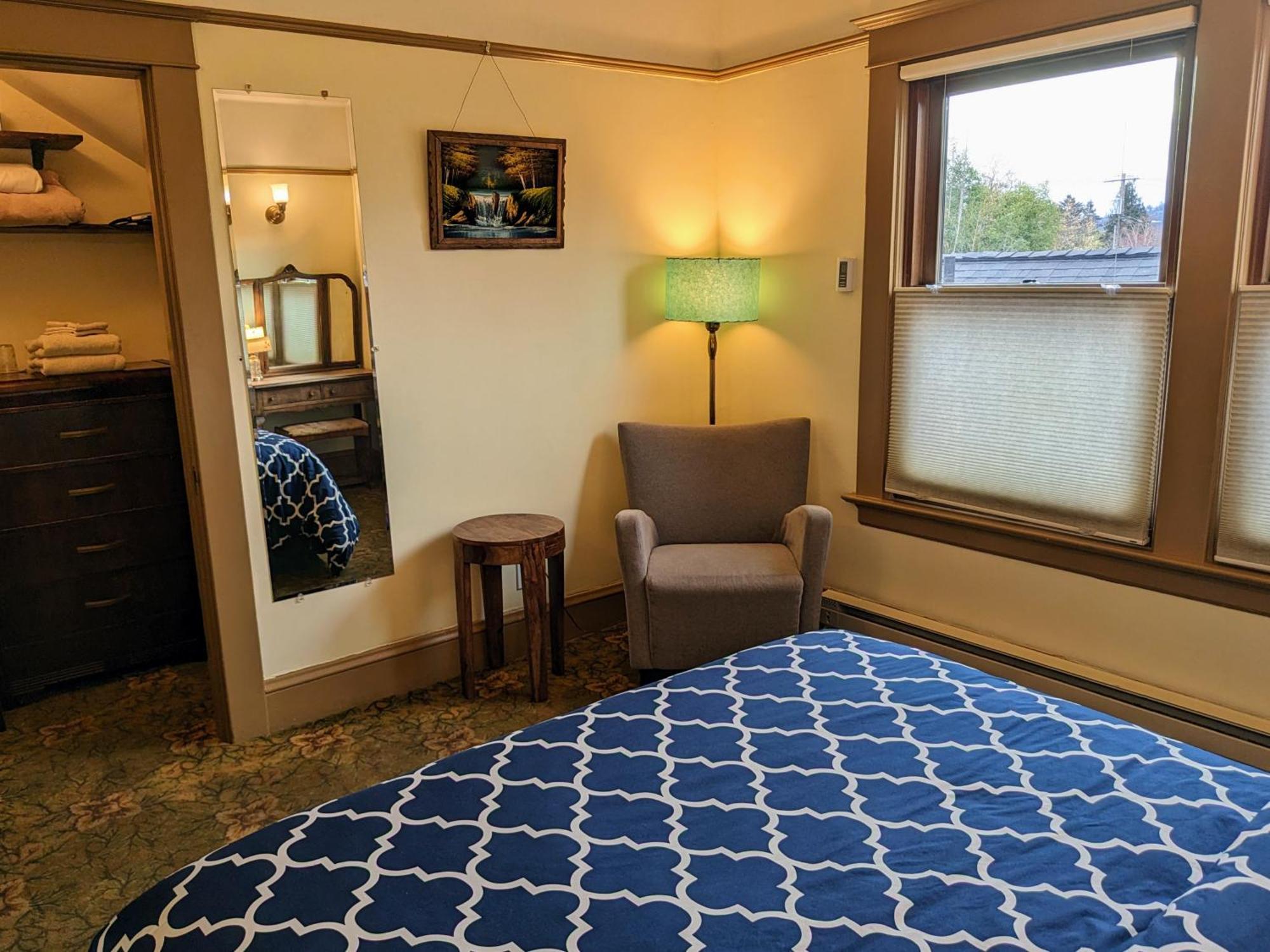 Standard Queen Room