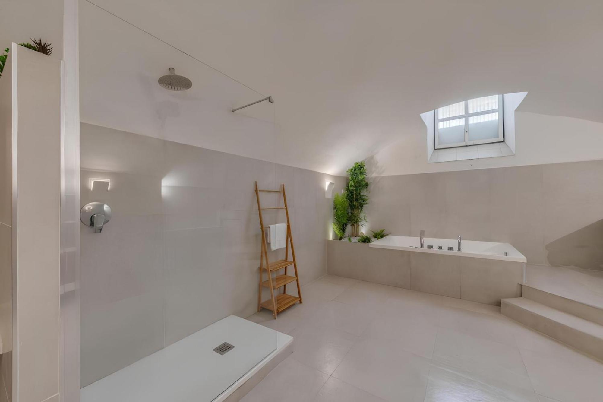 Quadruple Room Private External Bathroom