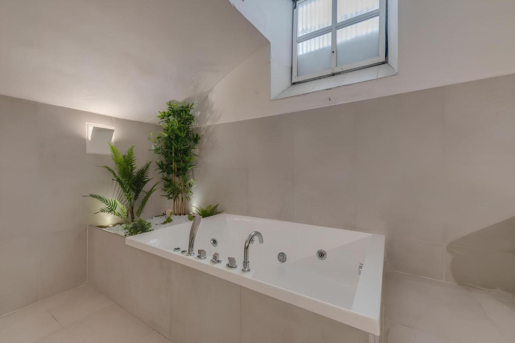 Quadruple Room Private External Bathroom
