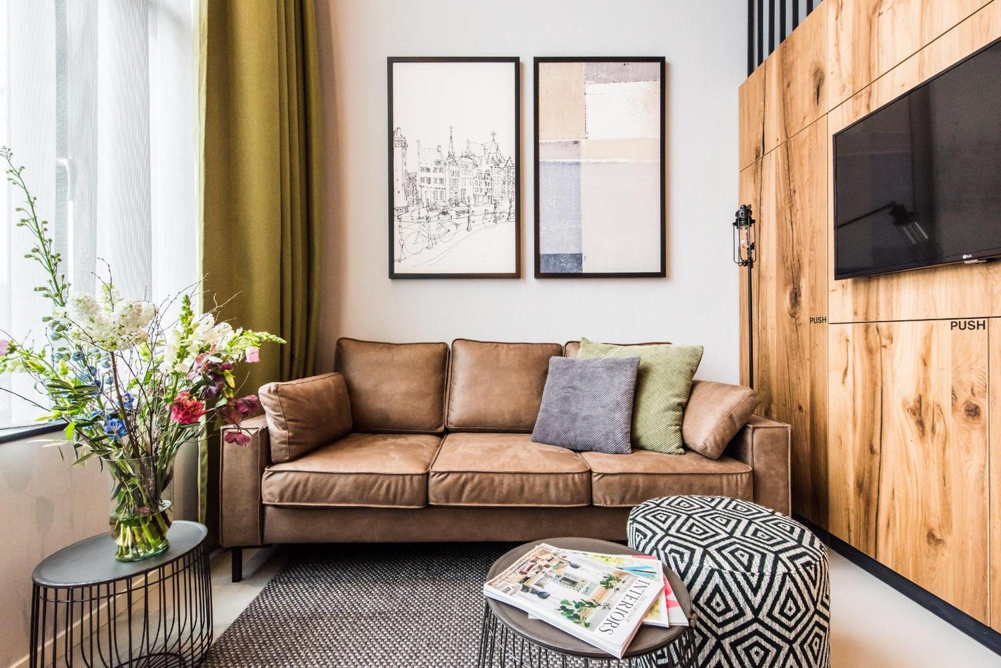 Large 1 Bedroom Apartment Accessible Duplex