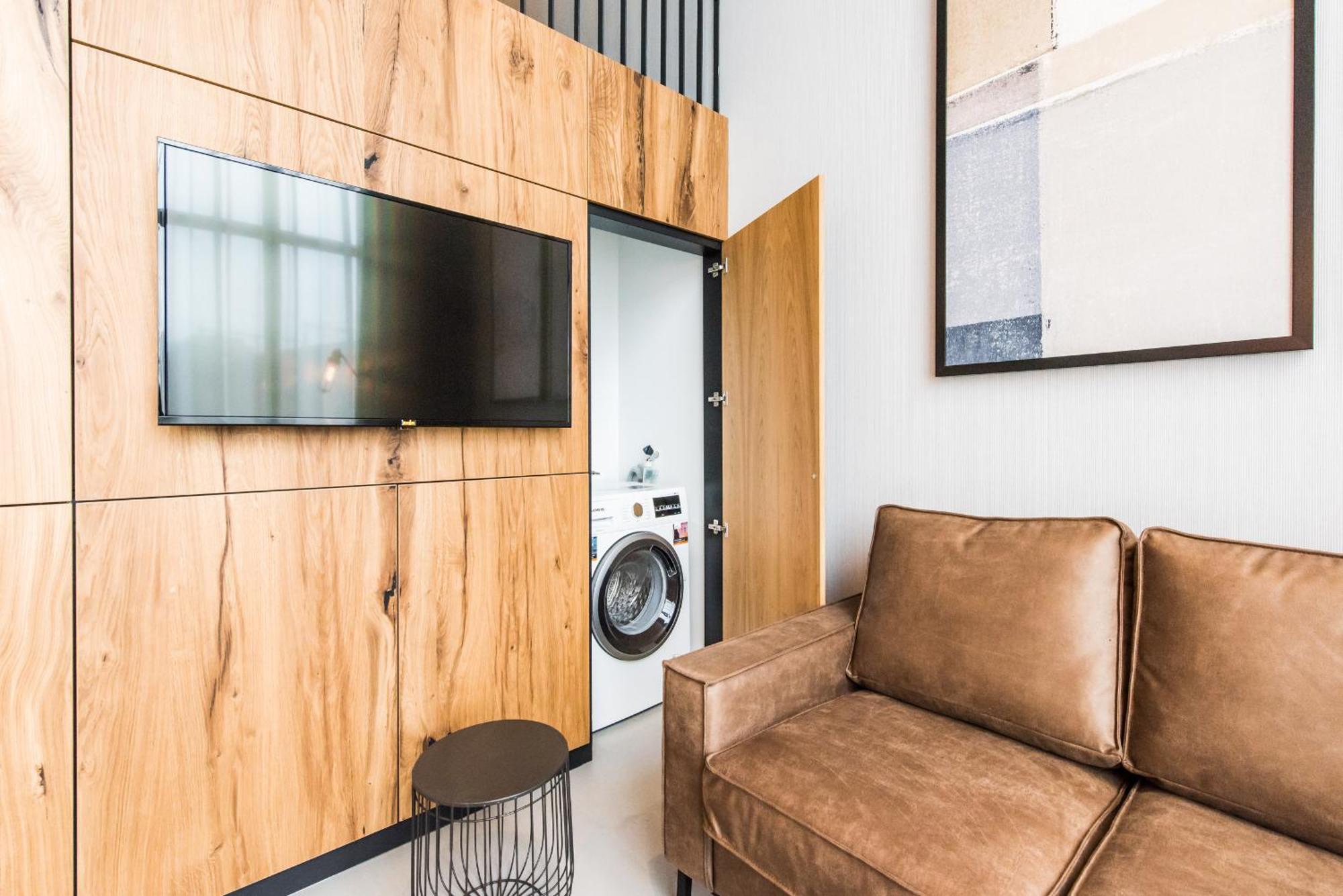 Large 1 Bedroom Apartment Canal view Duplex