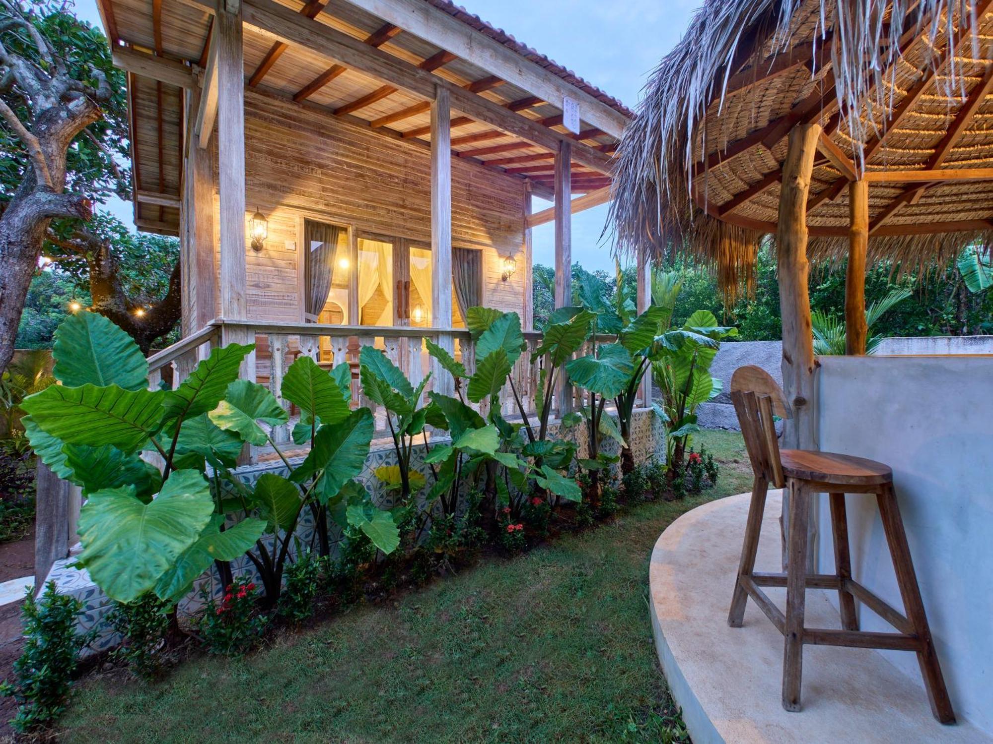 Suite Pool View