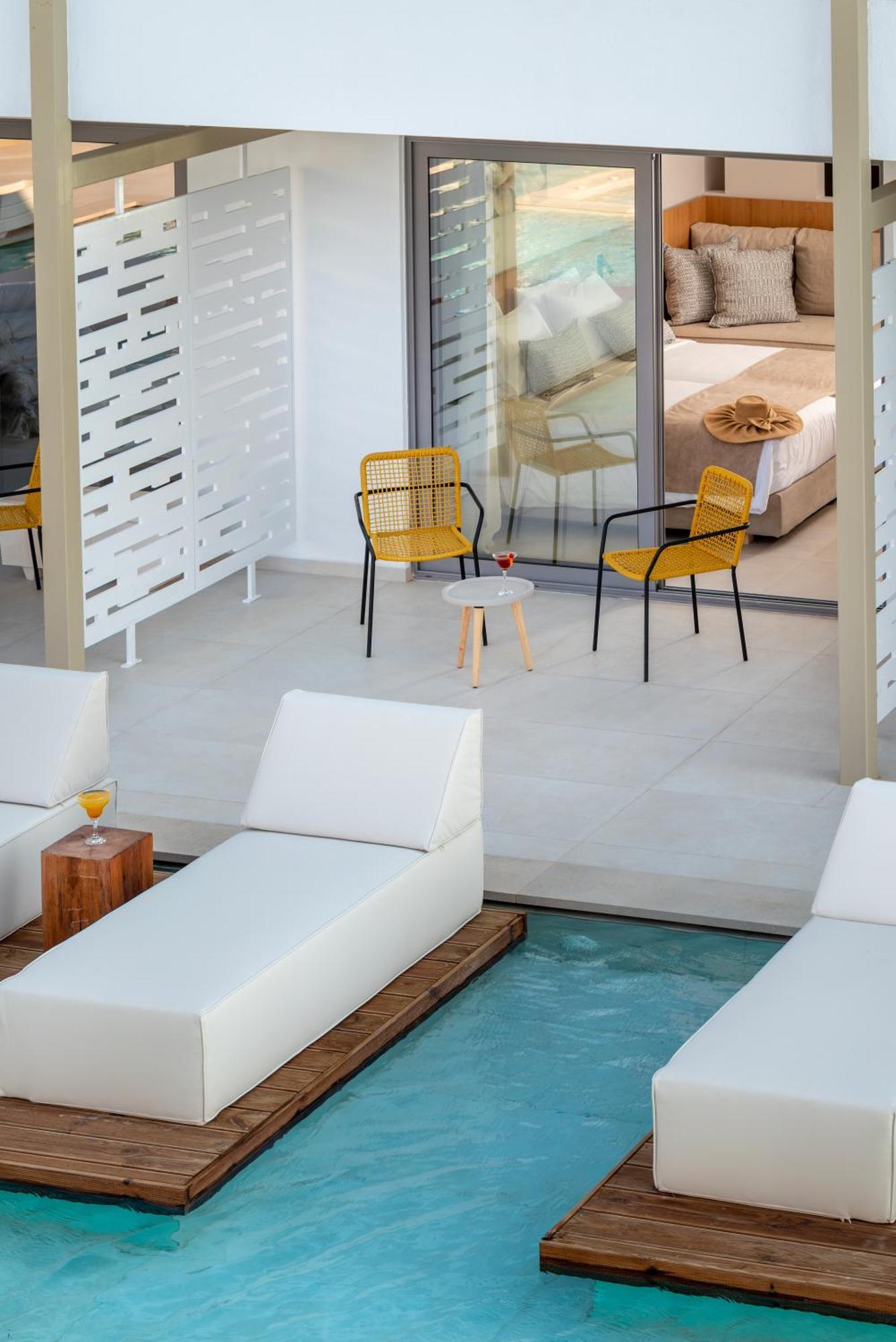 Double Premium Swim Up Laguna