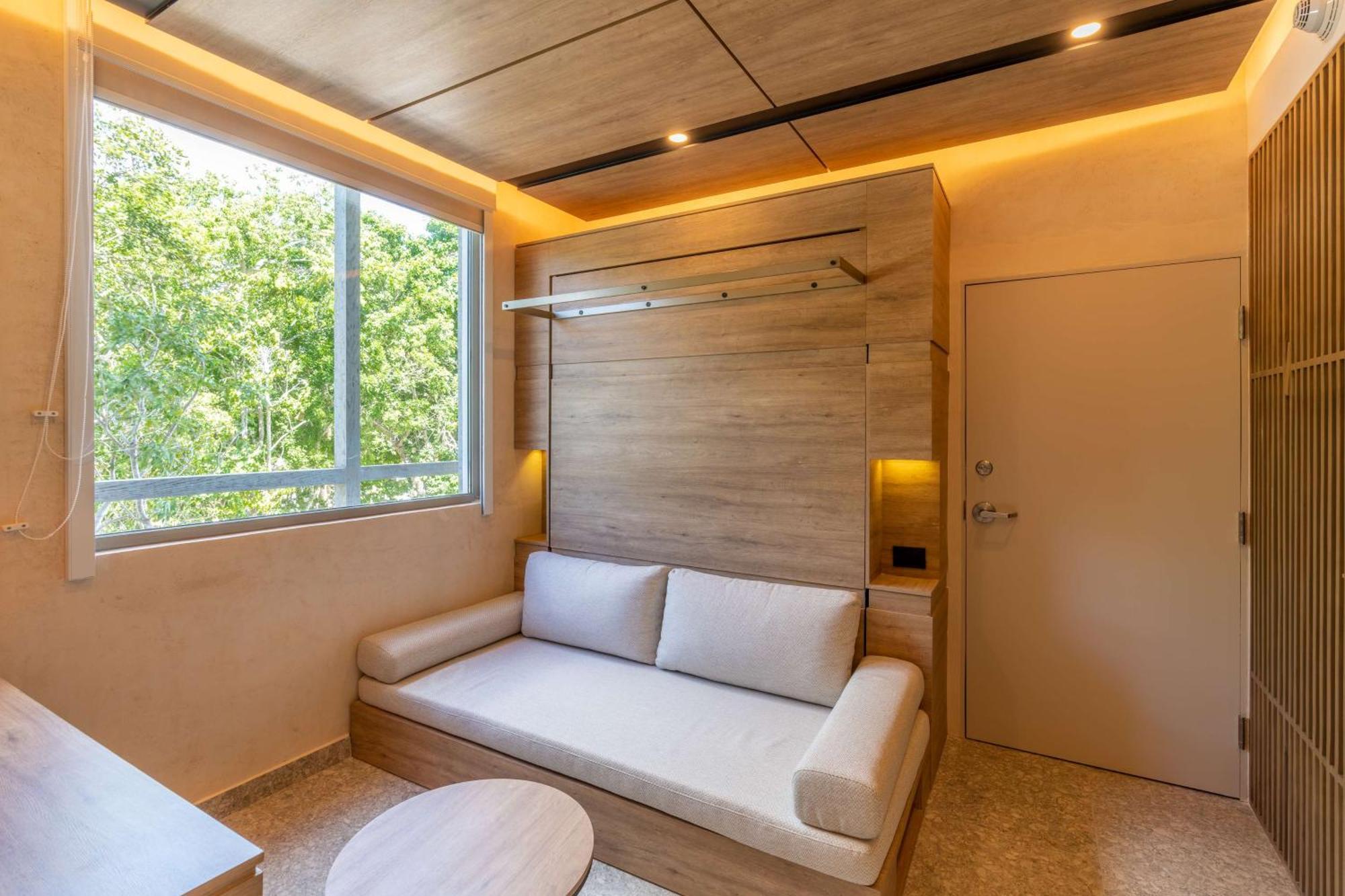 Flex Zimmer mit 1 Queensize-Schrankbett und Zugang zum Dach