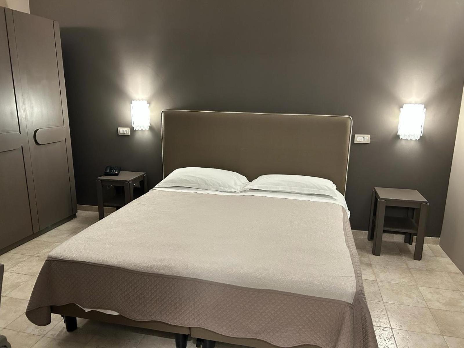 Deluxe Double or Twin Room Side Sea View