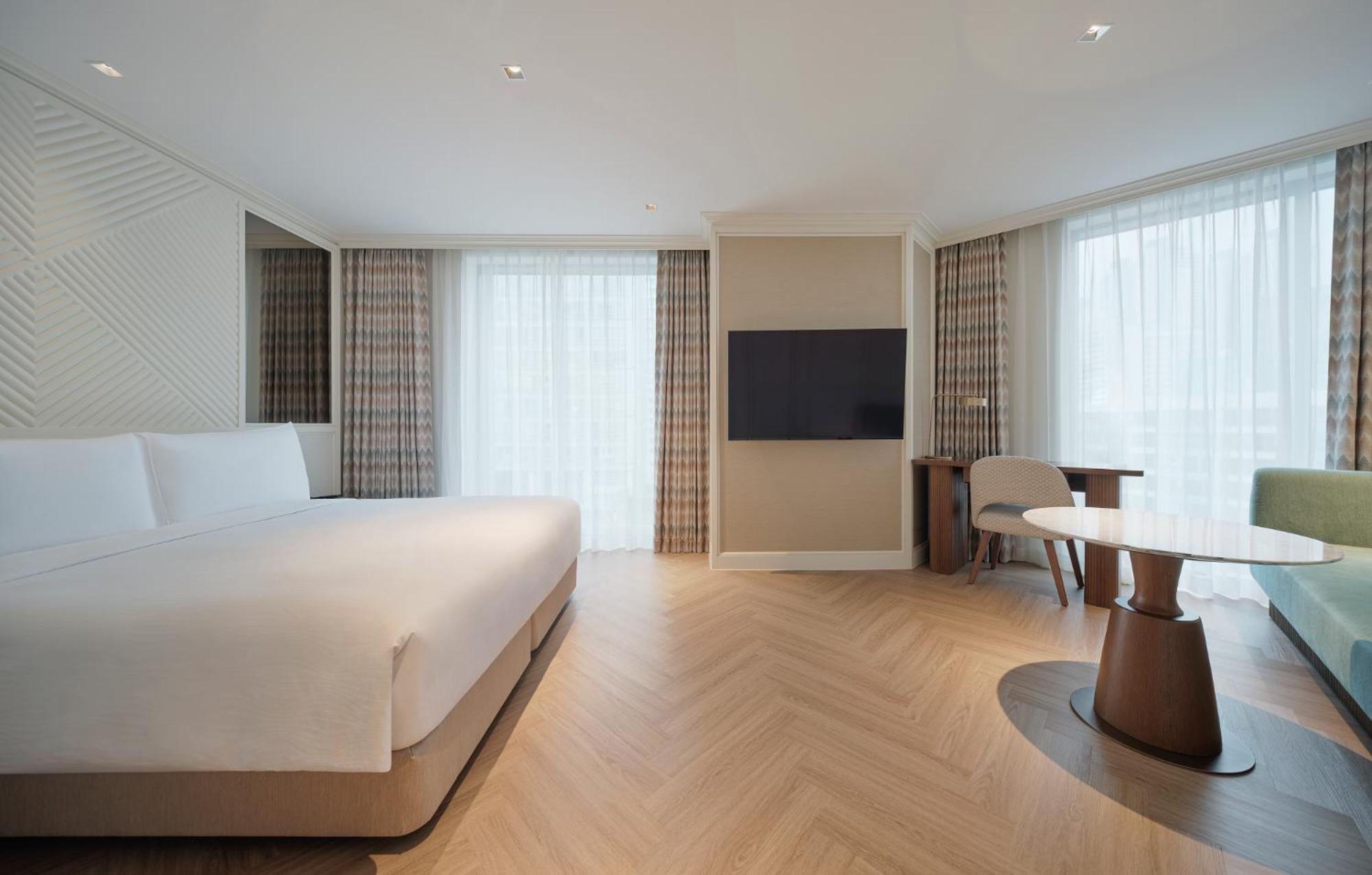 Premier King Room City View