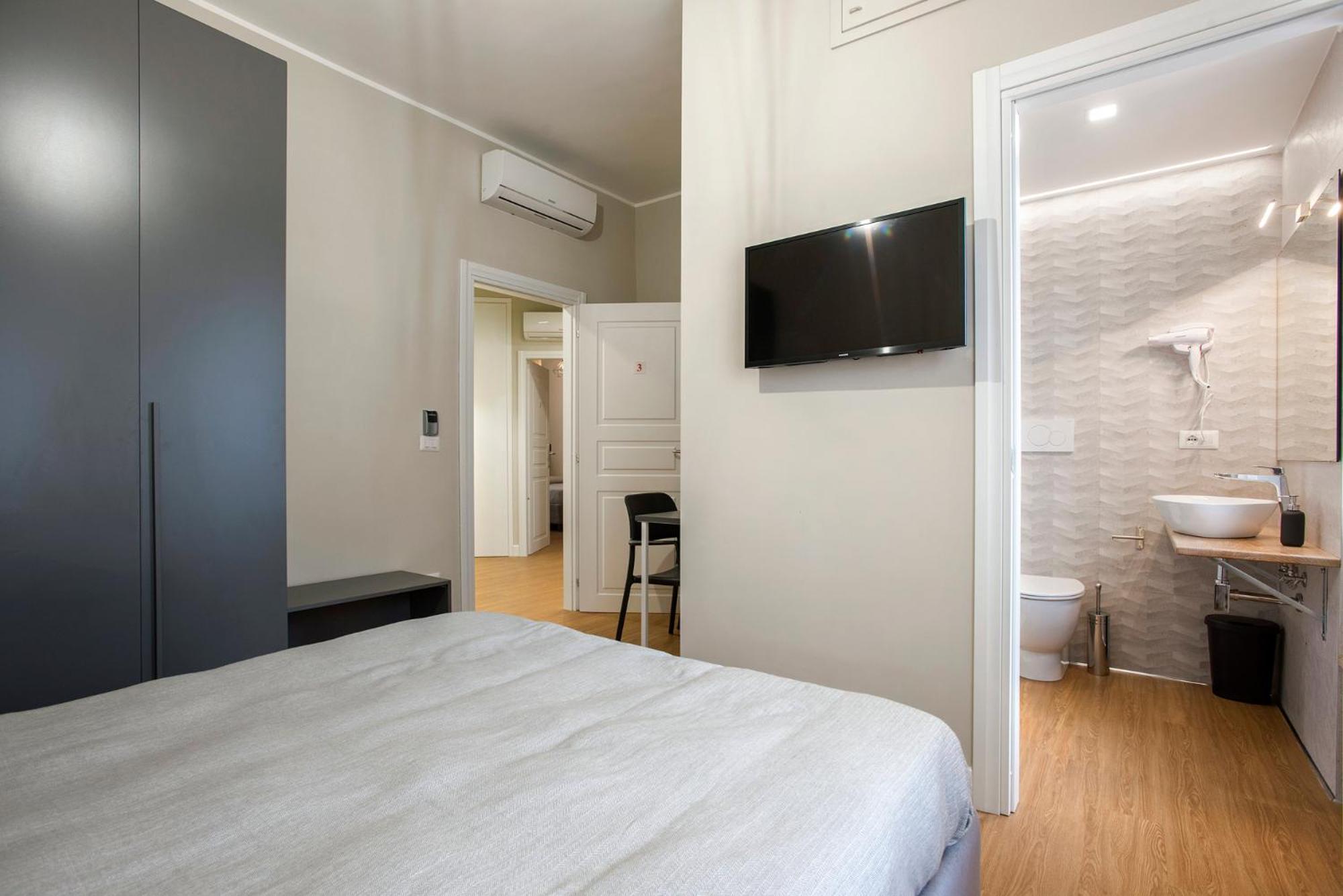 Double Room Private Bathroom