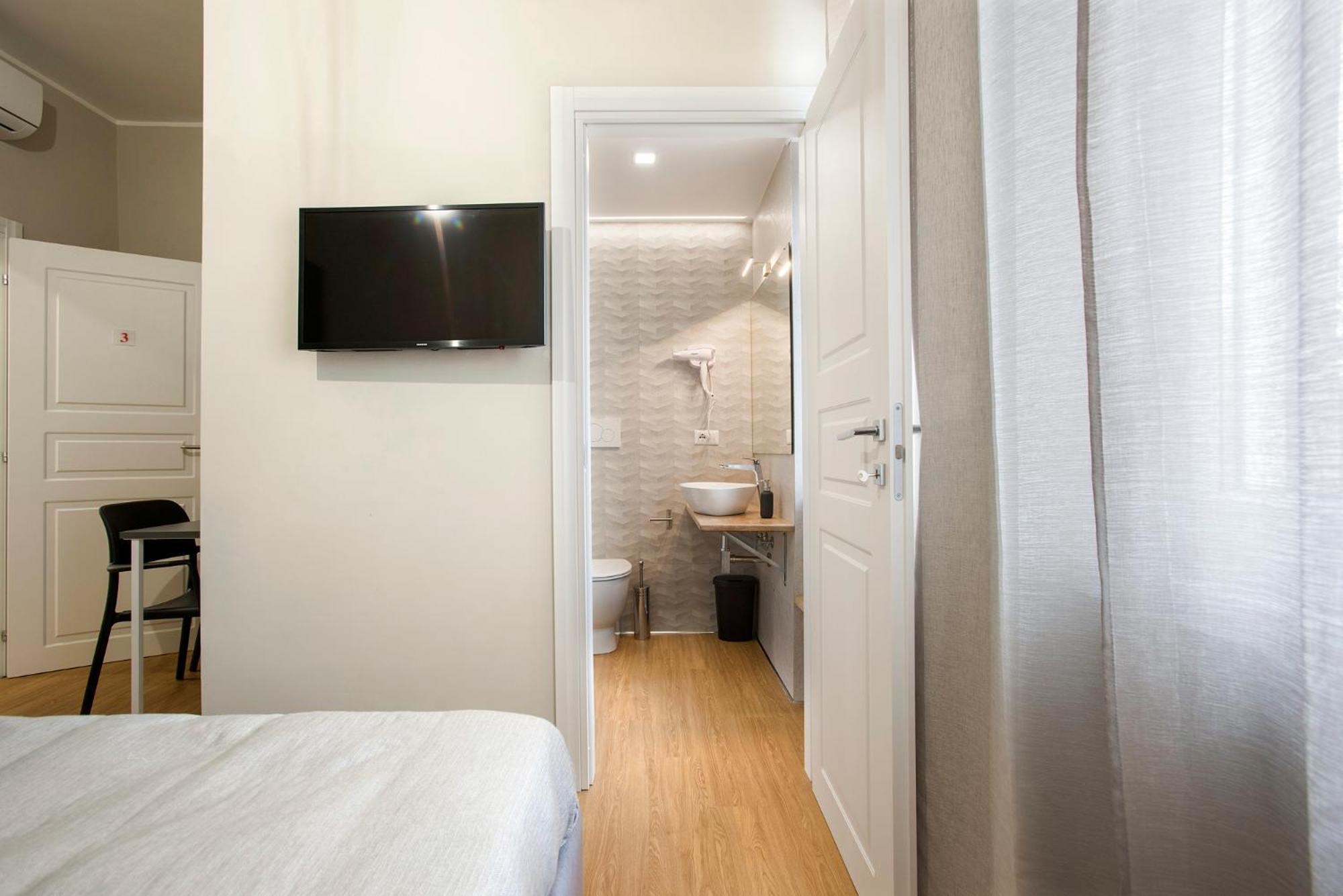 Double Room Private Bathroom