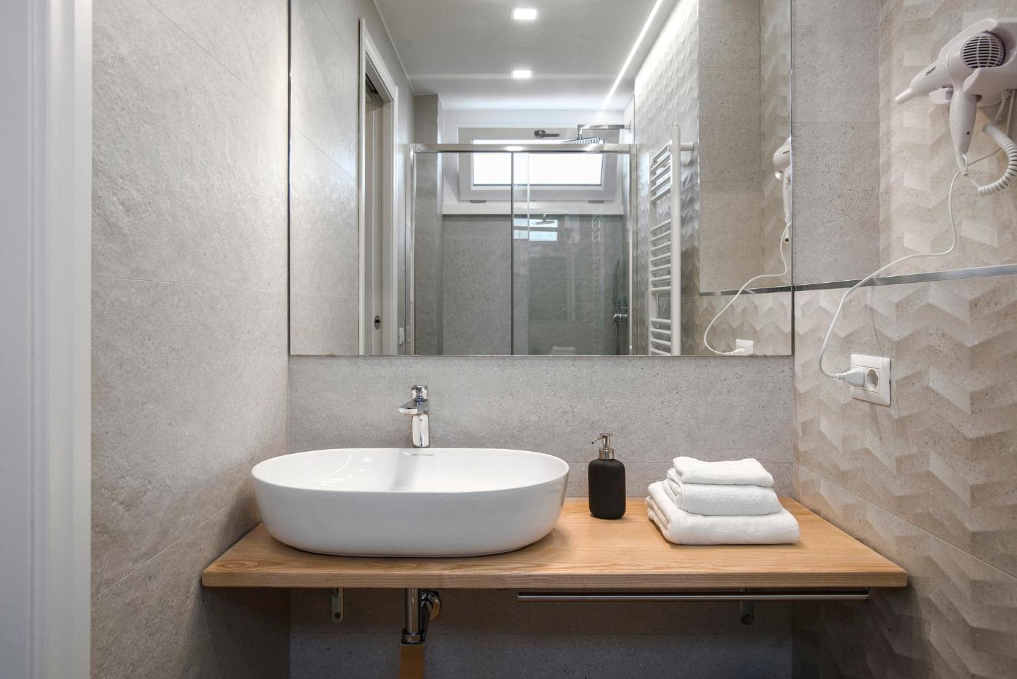 Double Room Private Bathroom