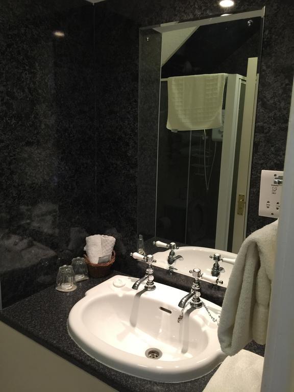 Twin Room with Bathroom