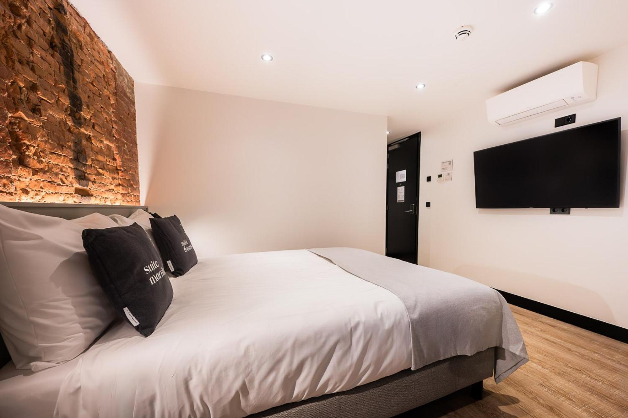 Comfort Queen Room