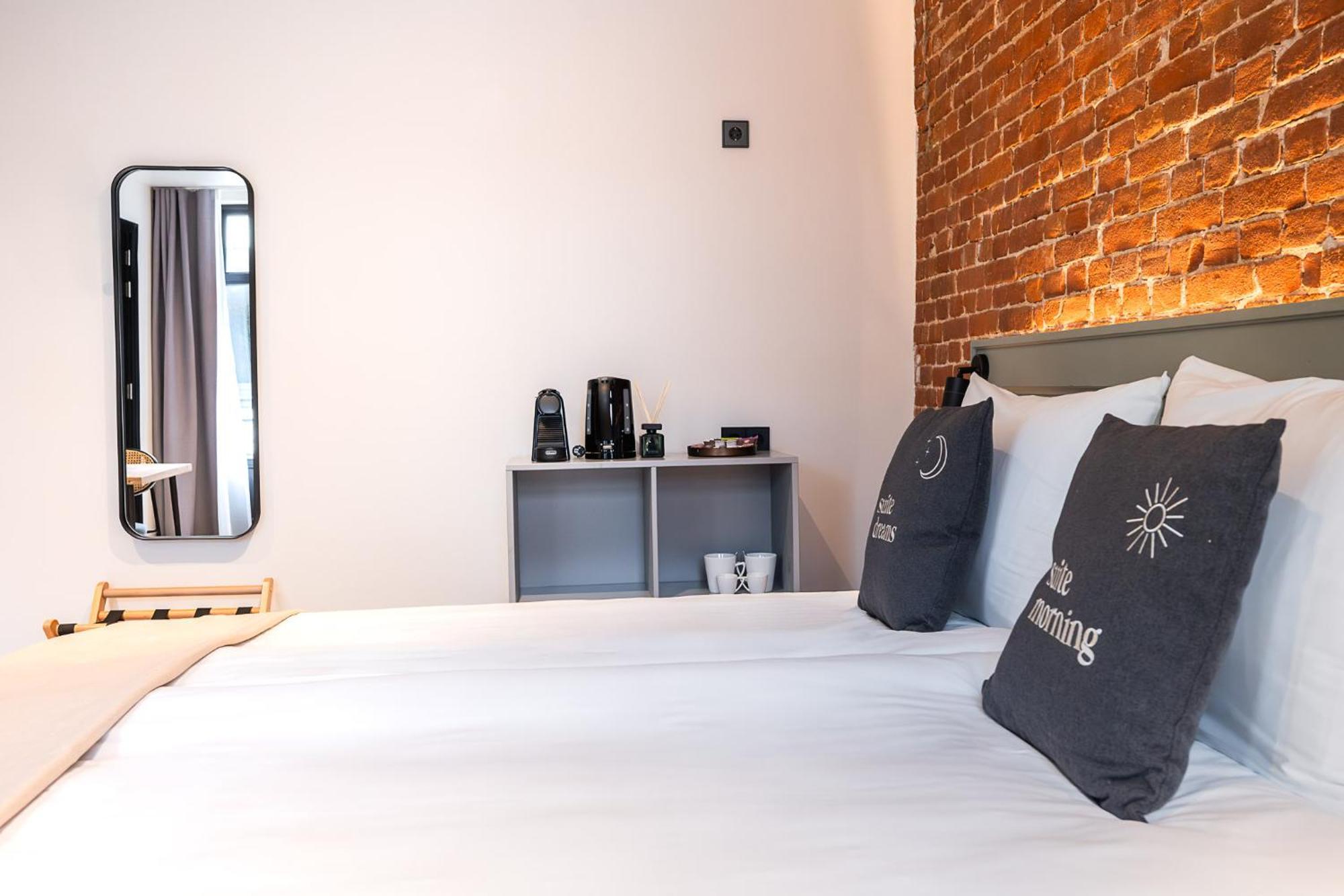 Comfort Queen Room