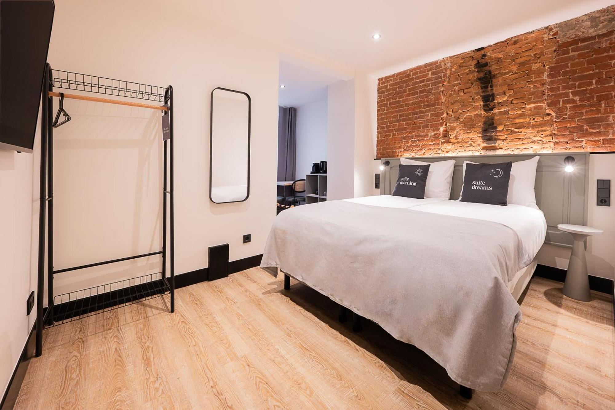 Comfort Queen Room