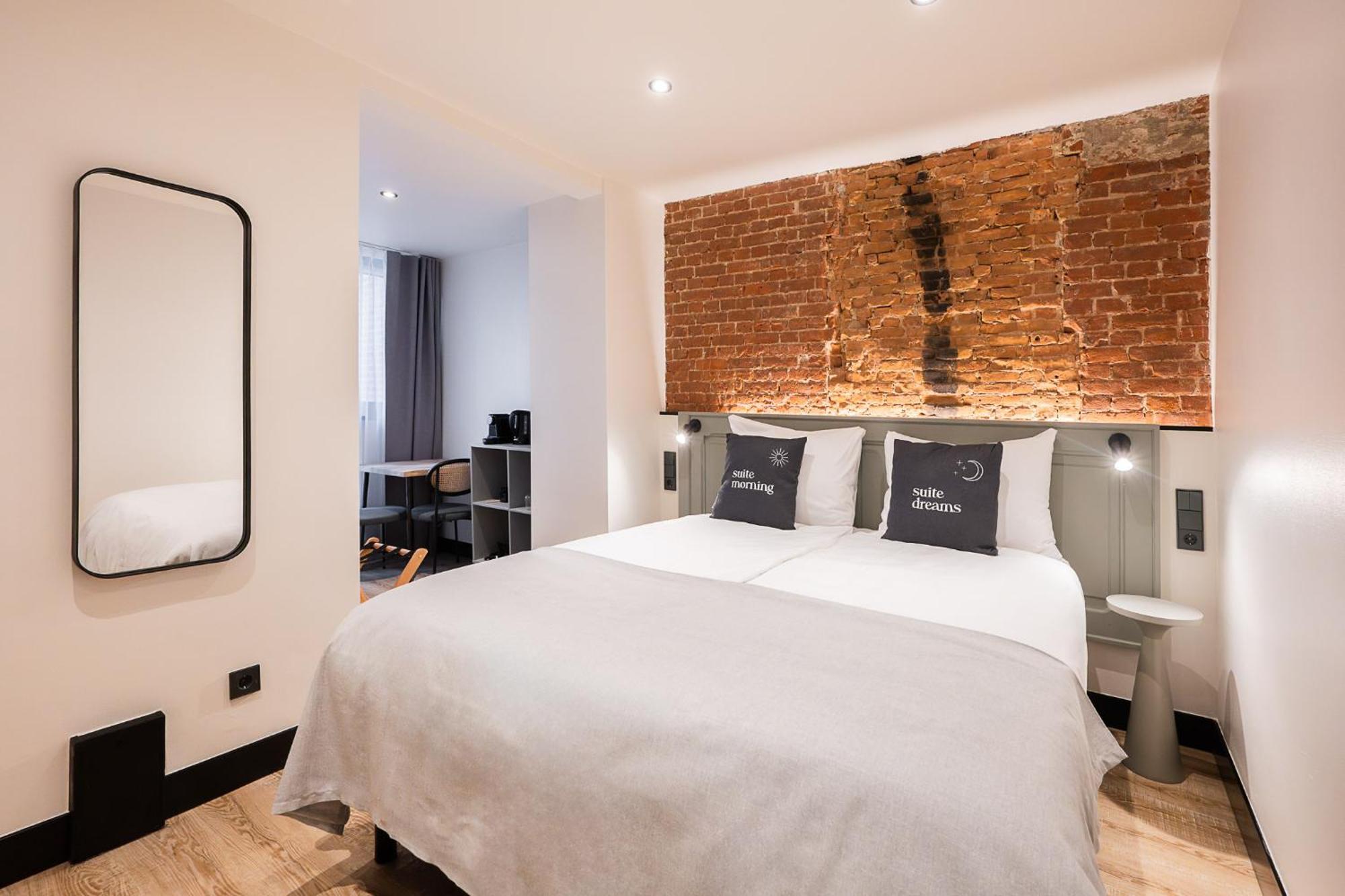 Comfort Queen Room