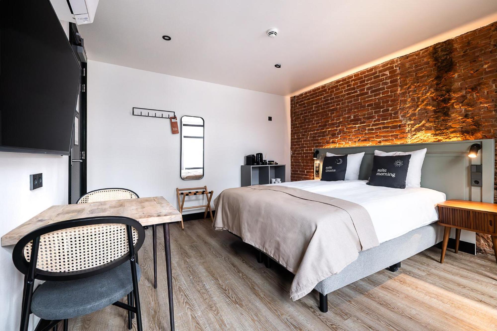 Comfort Queen Room