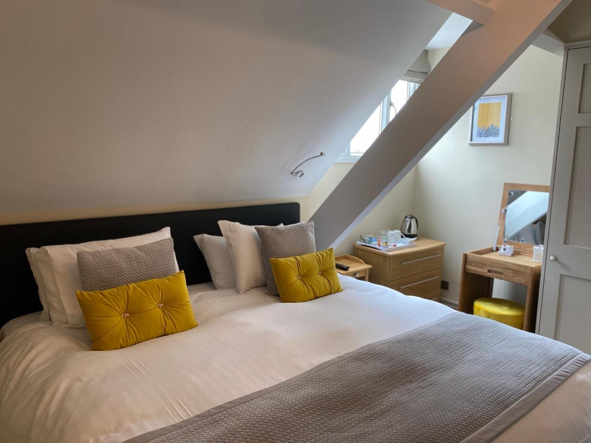 Standard Super King or Twin Bed En-suite,1151274933:JPEG